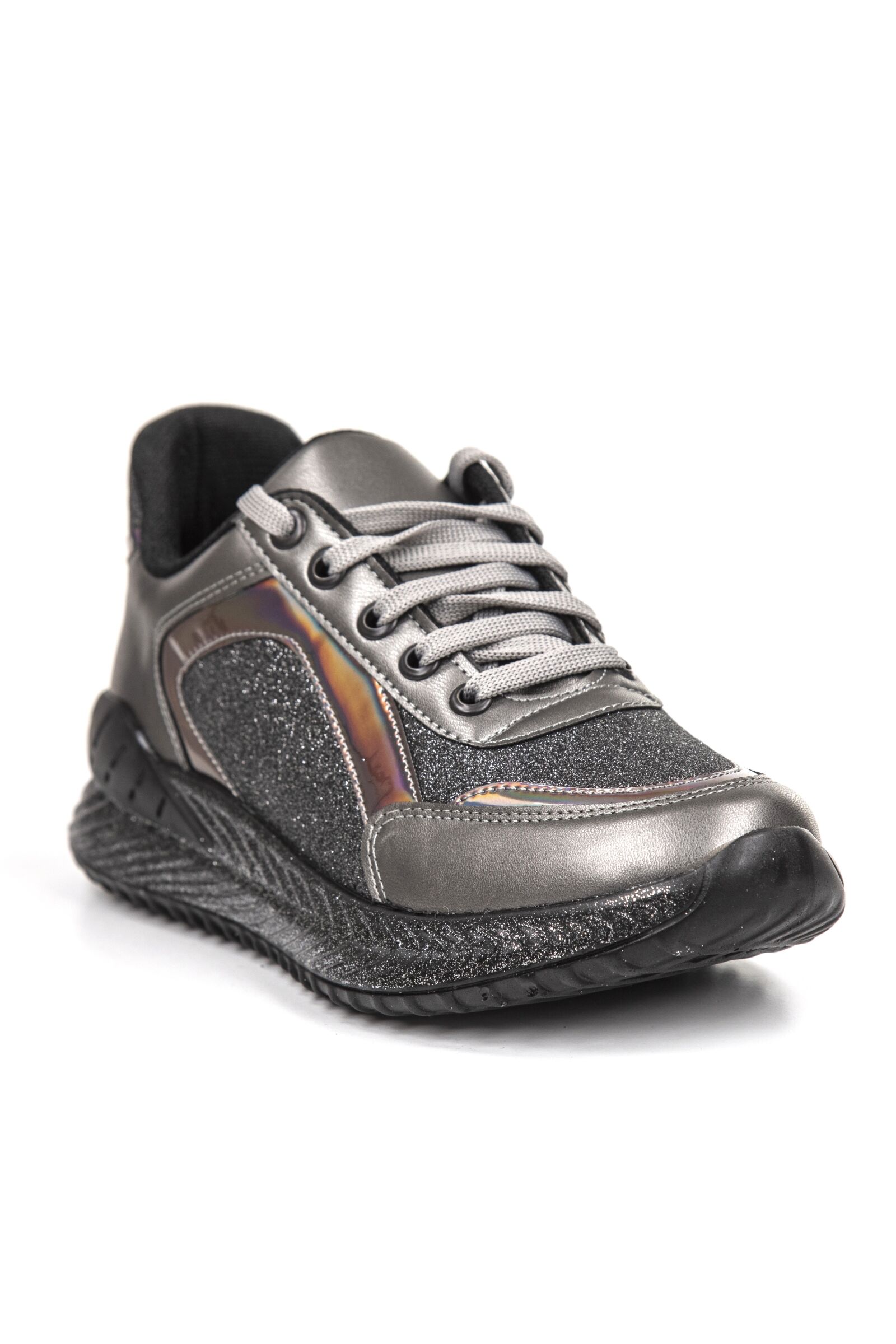 Canon EOS 5D Mark IV sample photo. Grey, running, sports photography