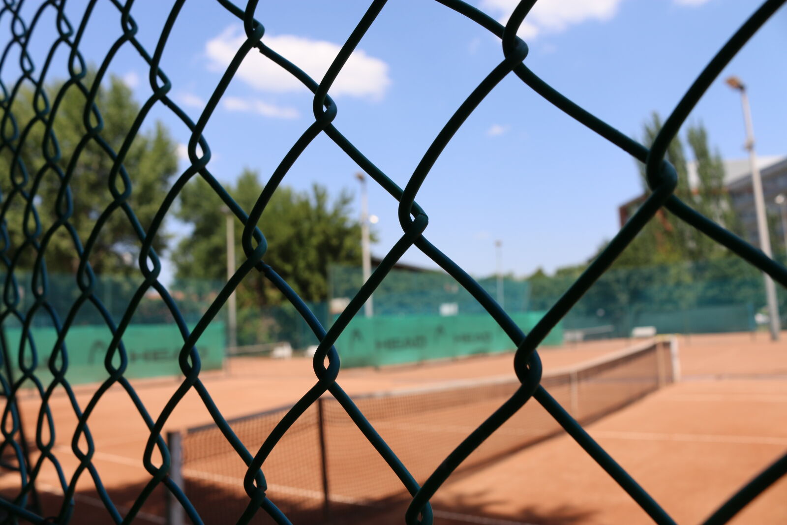 Canon EOS 70D sample photo. Ball, court, fances, fitness photography