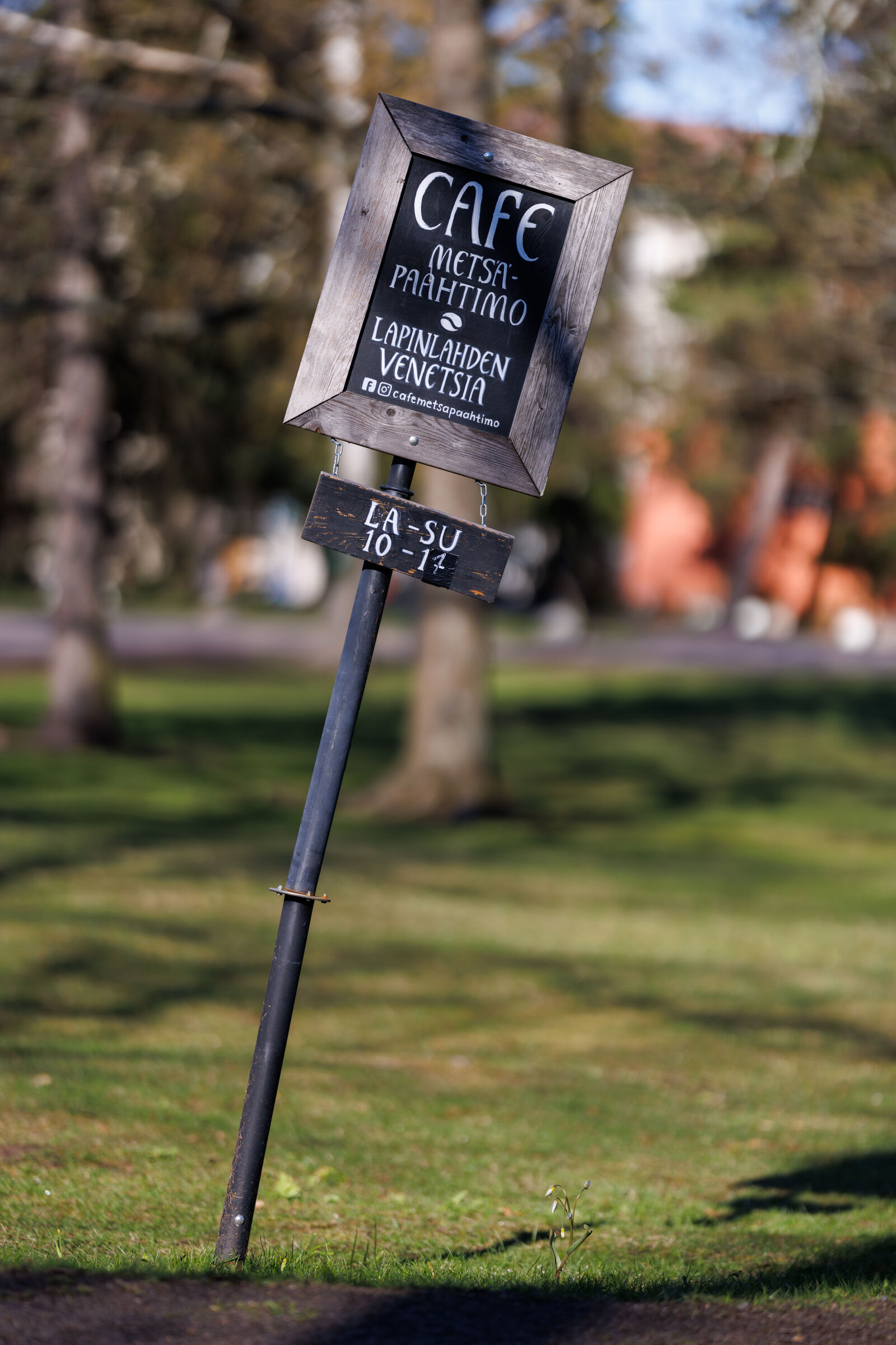 Canon RF 135mm F1.8 L IS USM sample photo. Sign for park photography