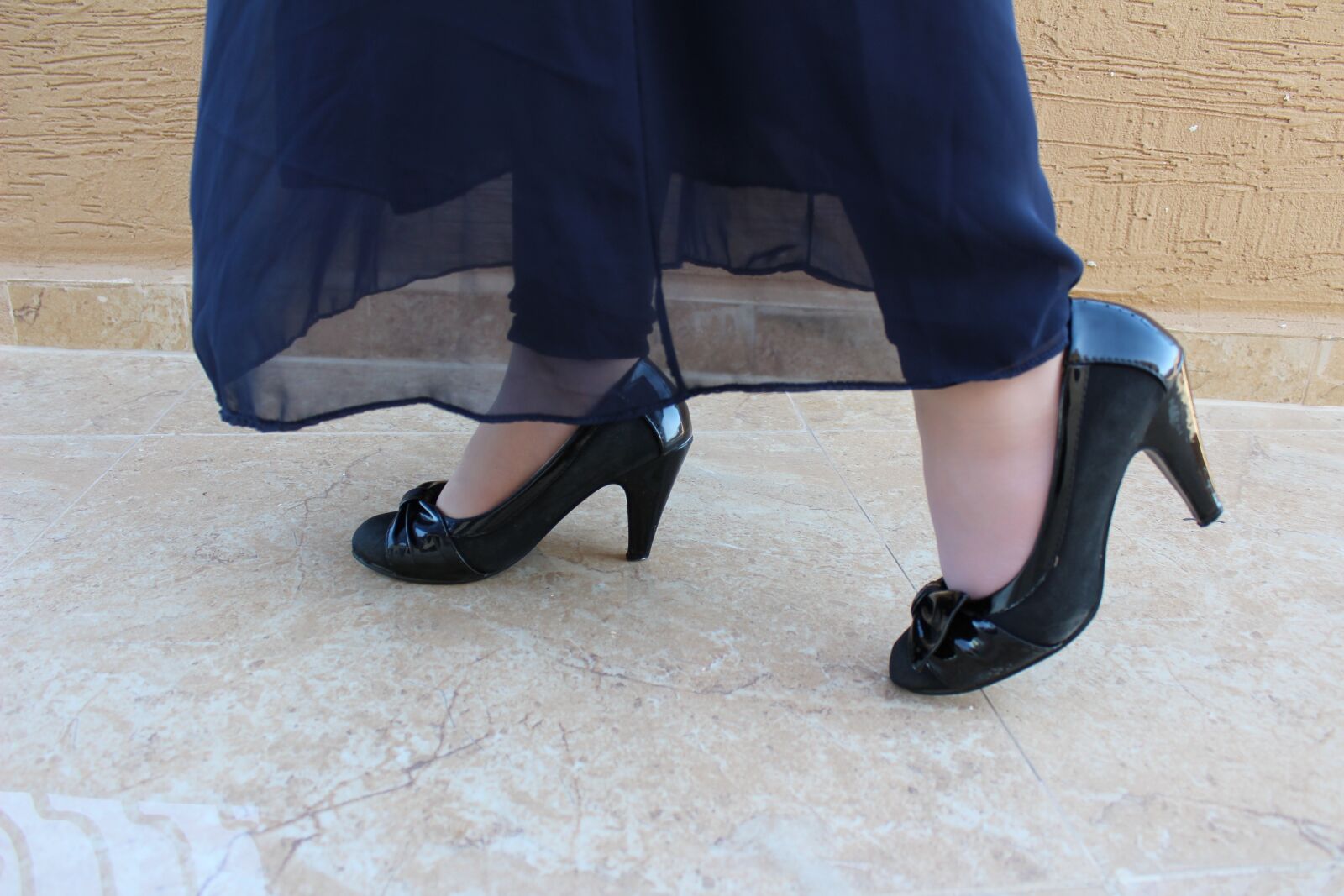 Canon EOS 1200D (EOS Rebel T5 / EOS Kiss X70 / EOS Hi) sample photo. Woman, heels, fashion photography