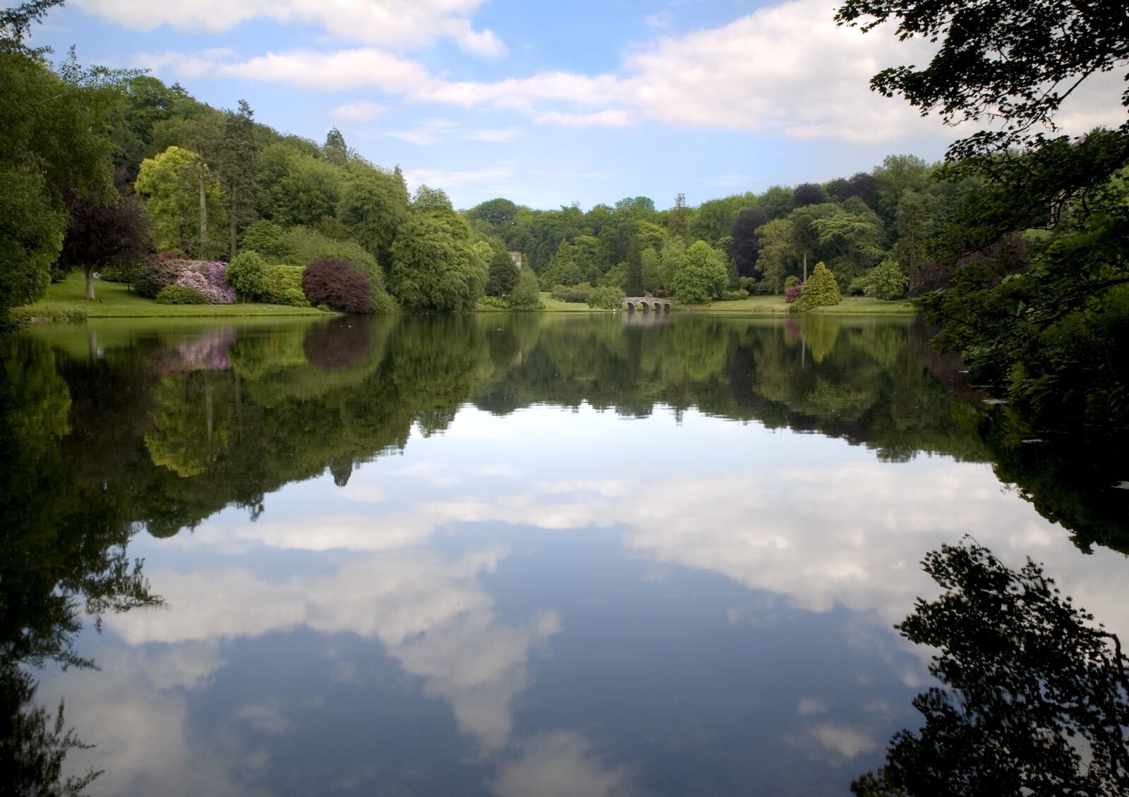 Canon EOS 5D sample photo. Stourhead lake, reflections, landscaped photography