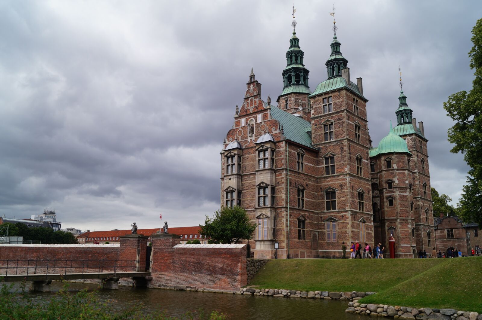 Sony DT 18-55mm F3.5-5.6 SAM II sample photo. D nermark, castle, grey photography