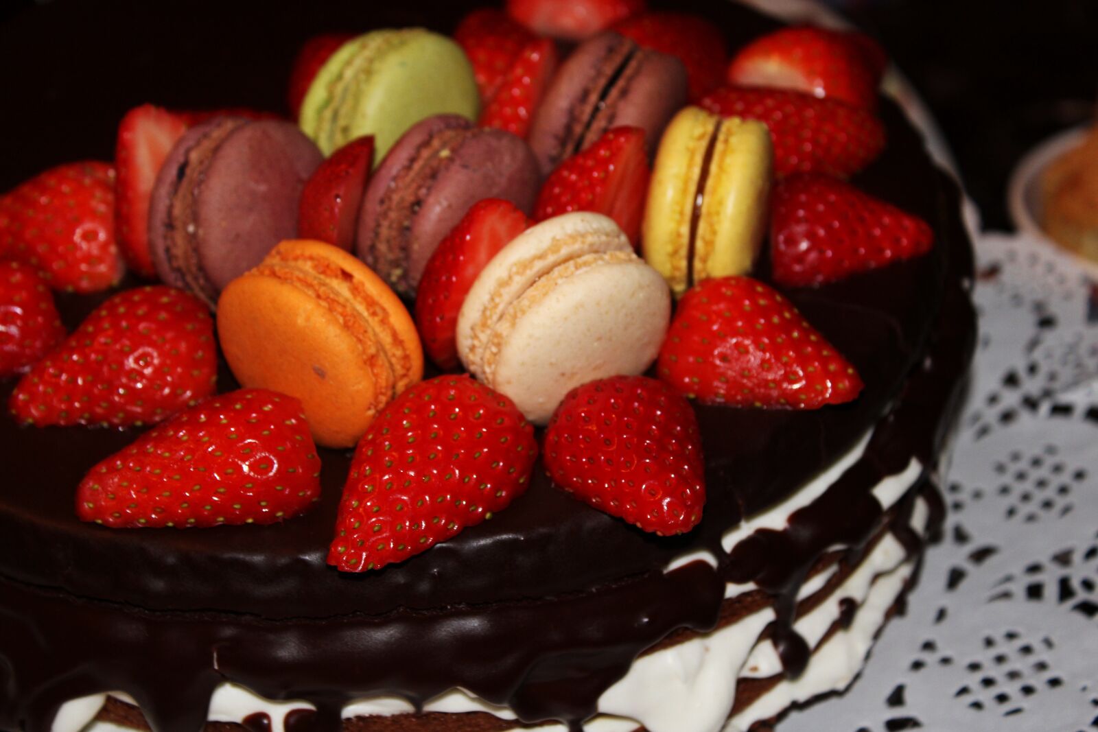Canon EOS 2000D (EOS Rebel T7 / EOS Kiss X90 / EOS 1500D) sample photo. Macarons, strawberry cake, chocolate photography