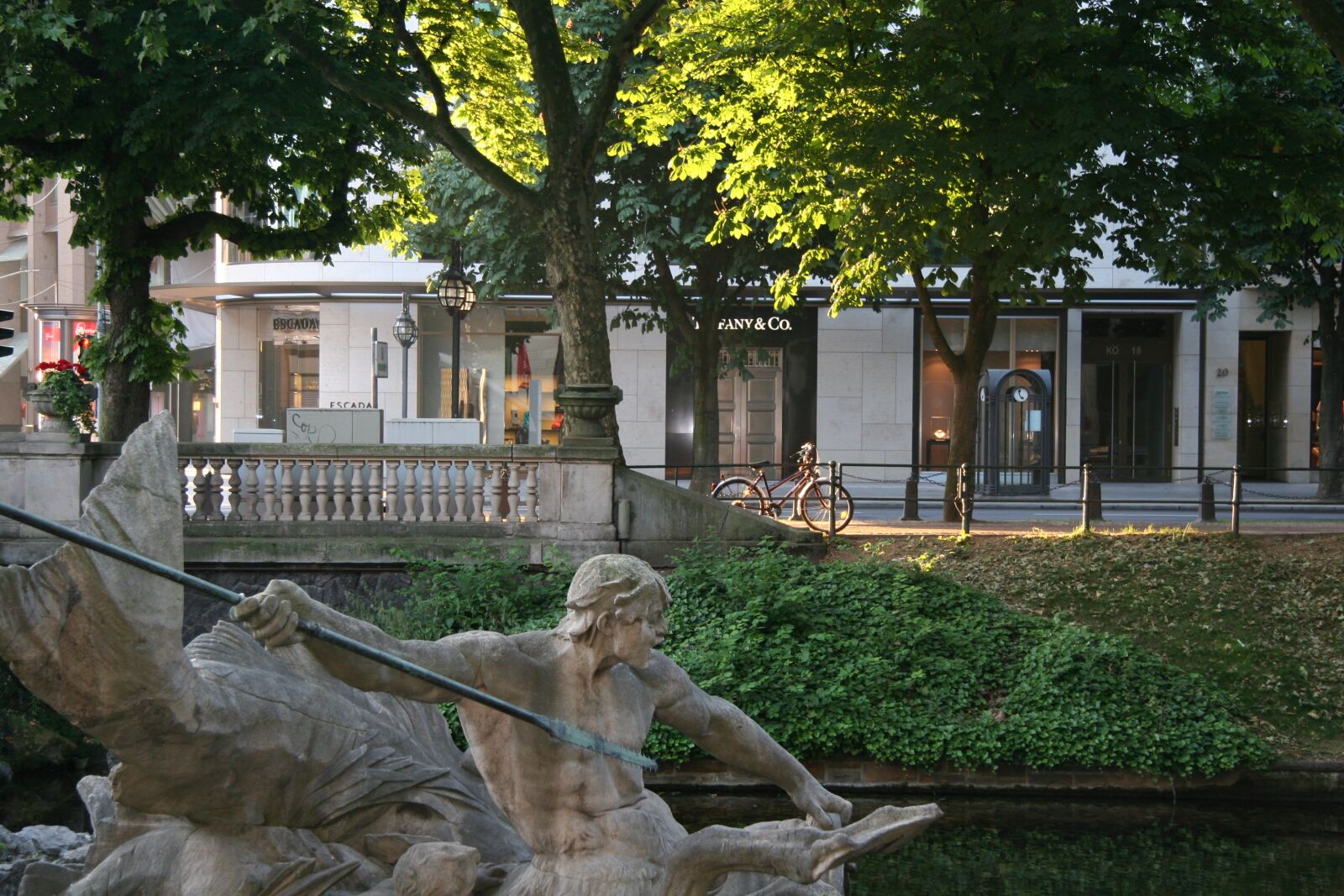 Canon EOS 20D sample photo. Triton fountain, k photography