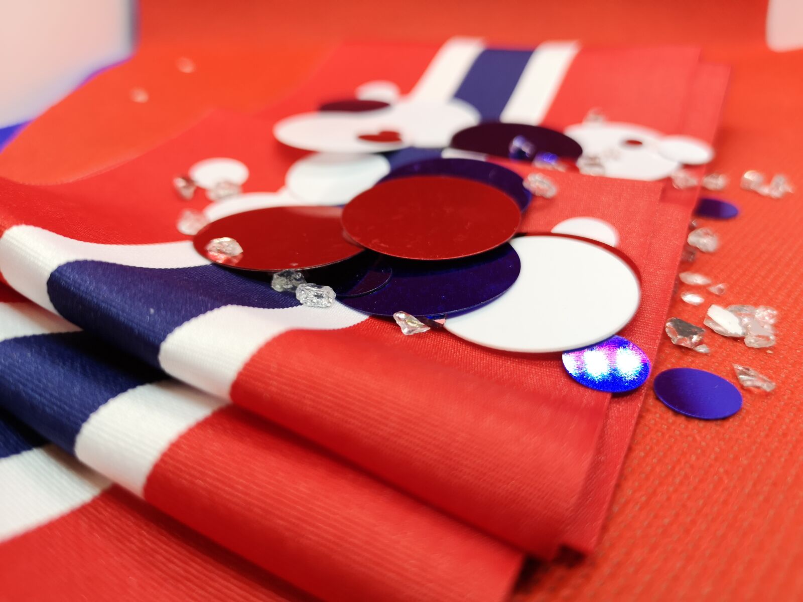 HUAWEI CLT-L29 sample photo. Mai, red, white photography