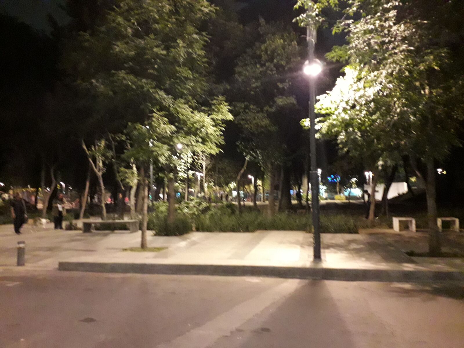 Samsung Galaxy J4 sample photo. Yard, park, street photography