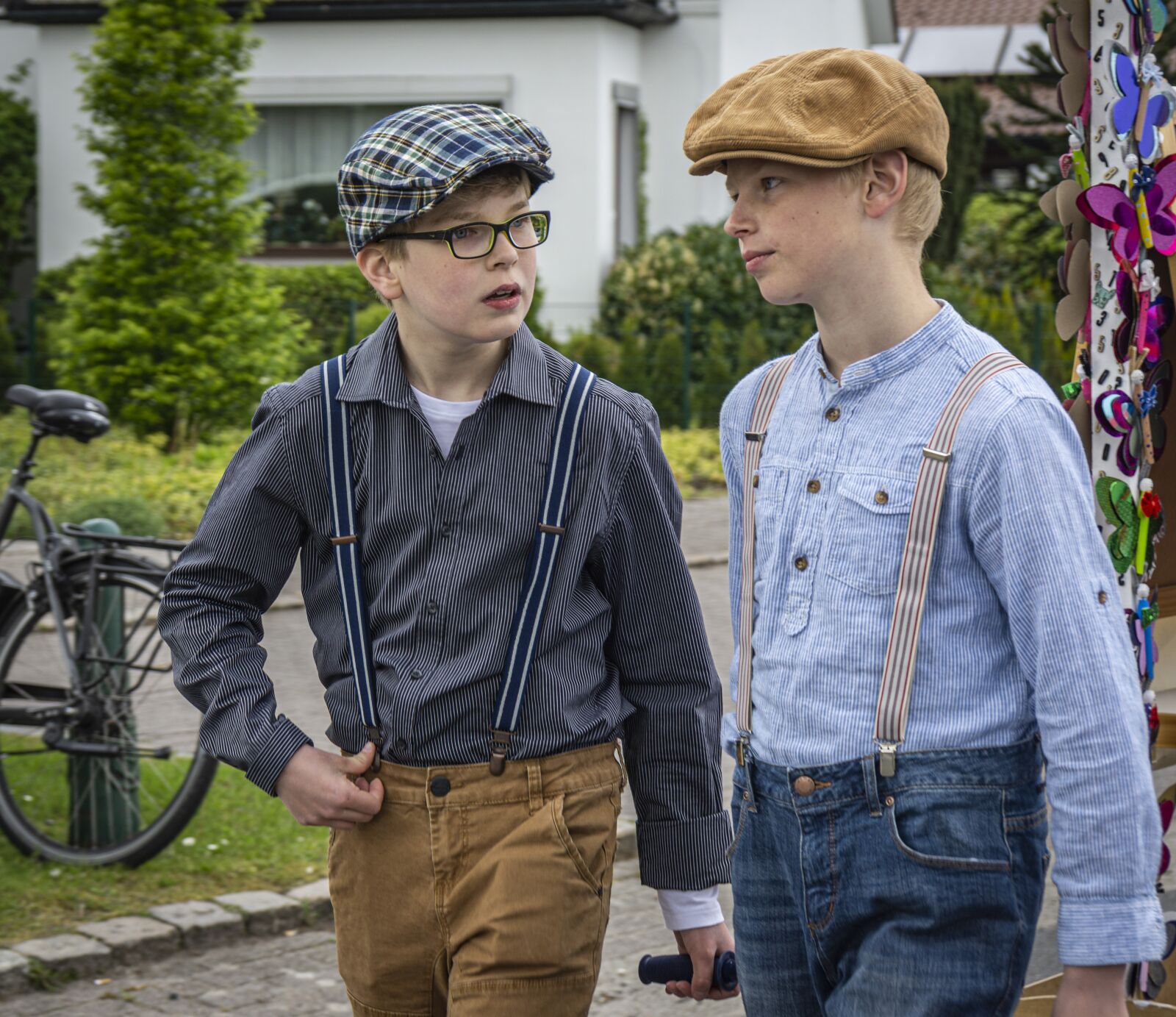 Sony a6000 + Sony Vario-Tessar T* E 16-70mm F4 ZA OSS sample photo. Two, boys, guys photography