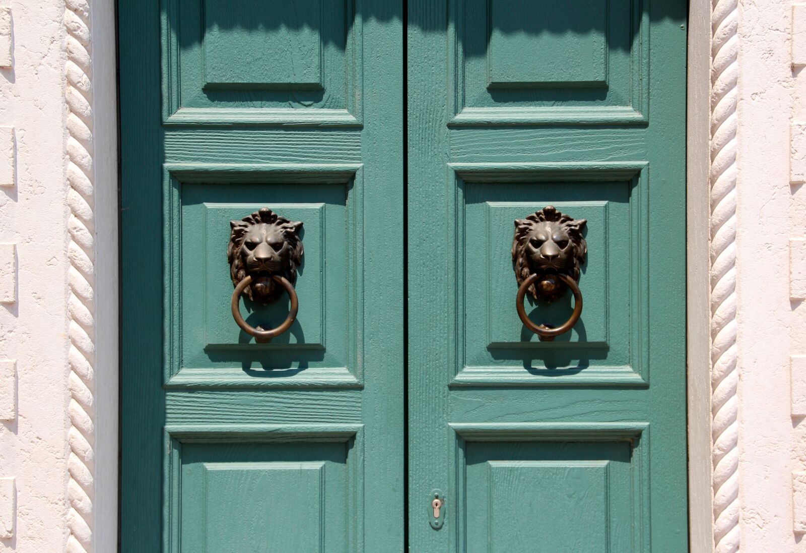 Canon EOS 600D (Rebel EOS T3i / EOS Kiss X5) sample photo. Door, entrance door, house photography