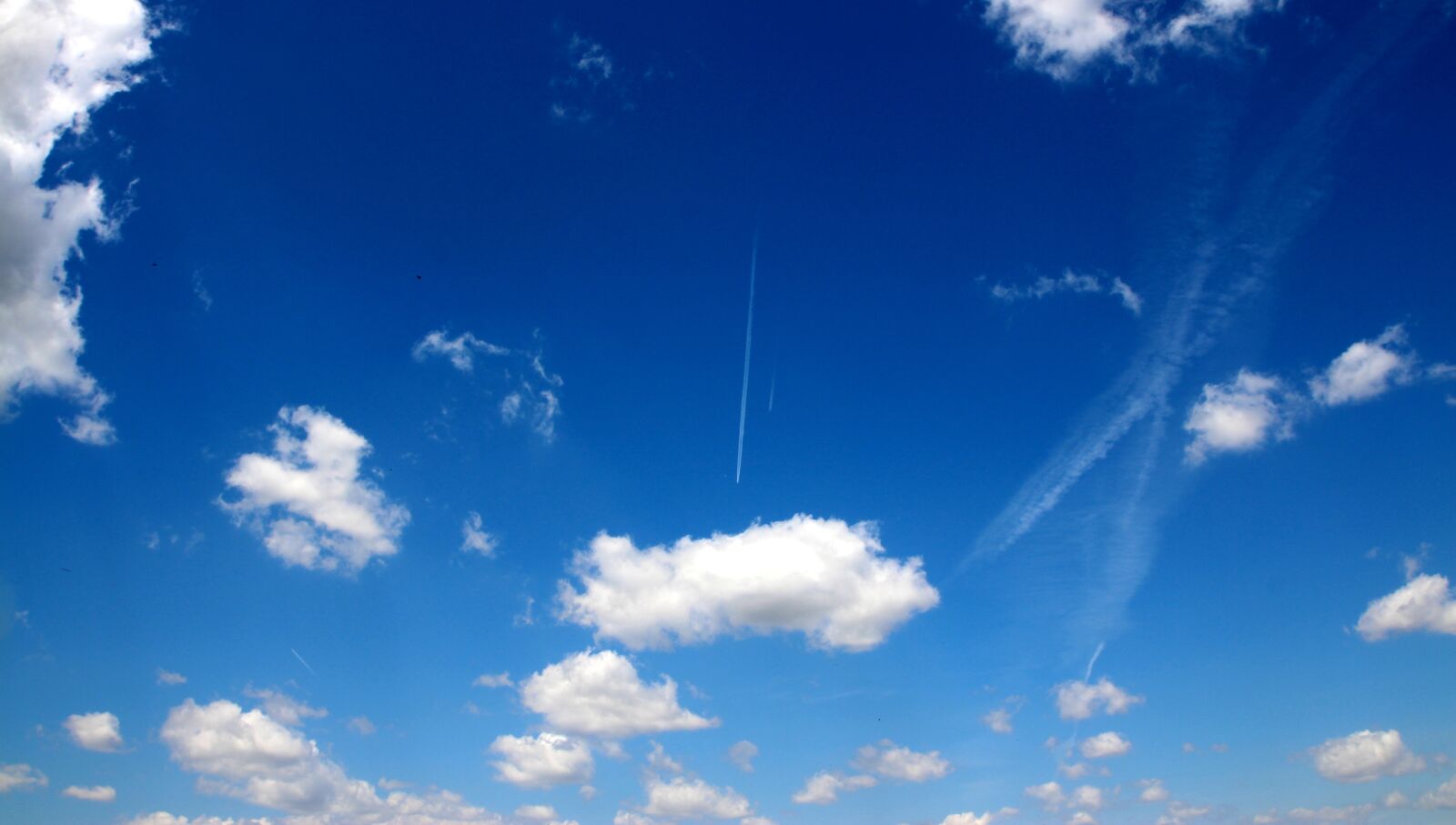 Canon EOS 700D (EOS Rebel T5i / EOS Kiss X7i) sample photo. Cloud, sky, white photography
