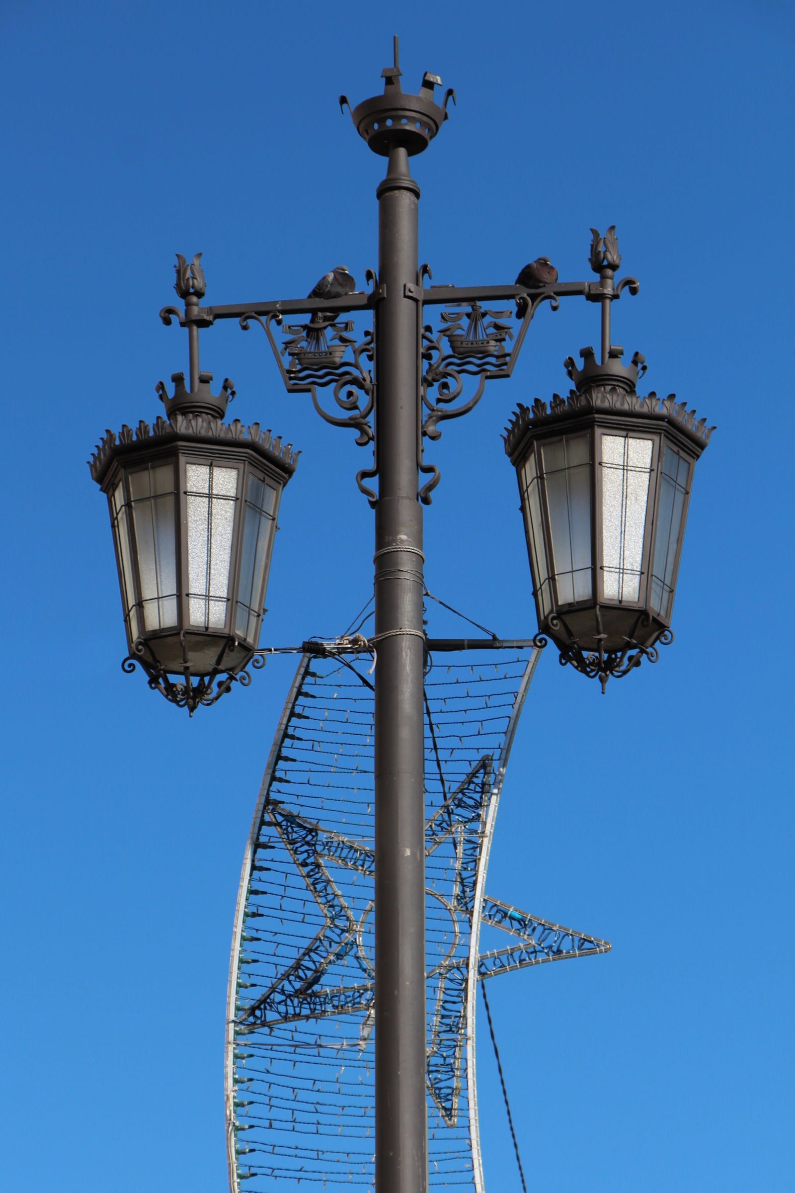 Canon EOS 650D (EOS Rebel T4i / EOS Kiss X6i) sample photo. Lantern, metal, glass photography