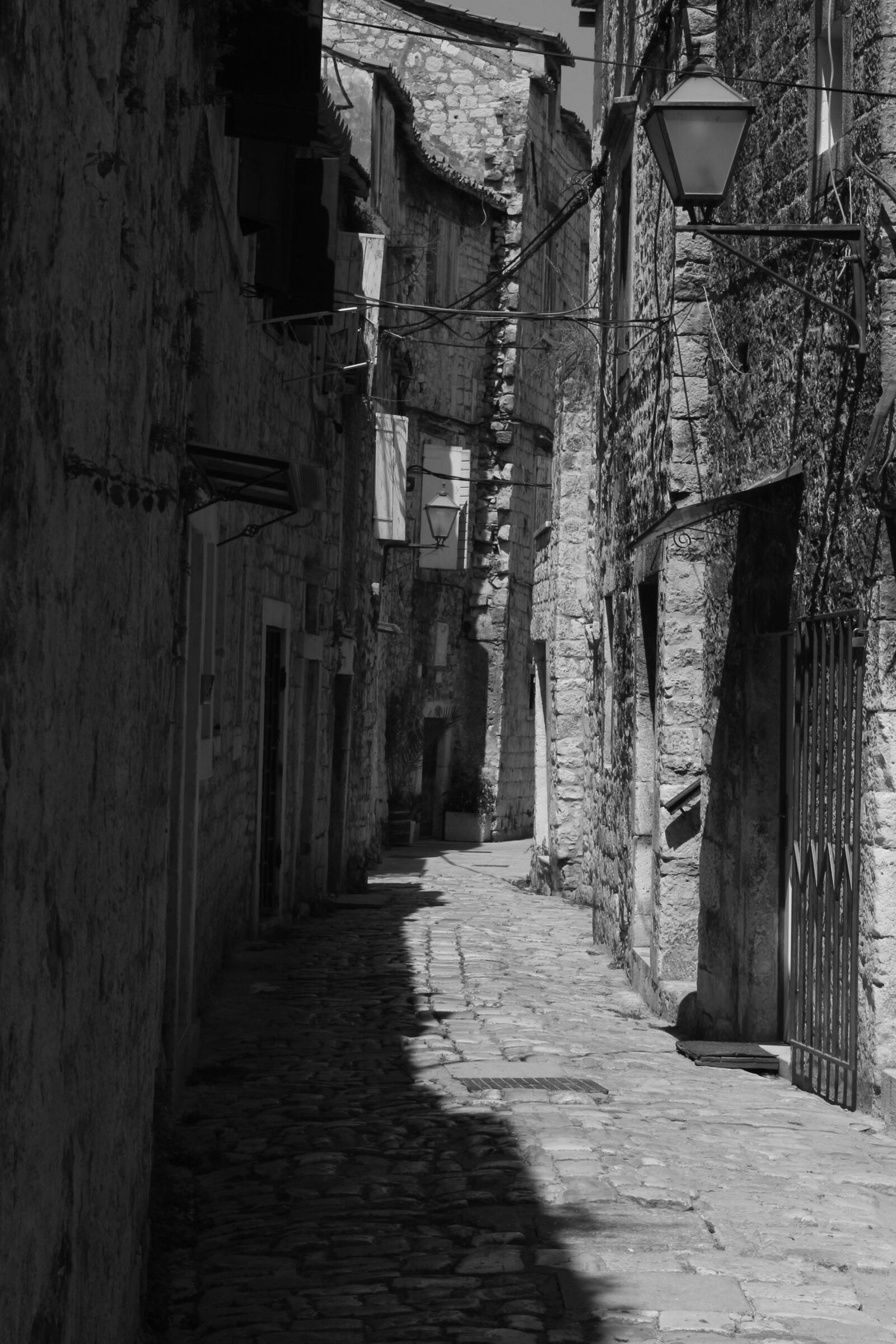 Canon EOS 700D (EOS Rebel T5i / EOS Kiss X7i) sample photo. Street, stone, house photography