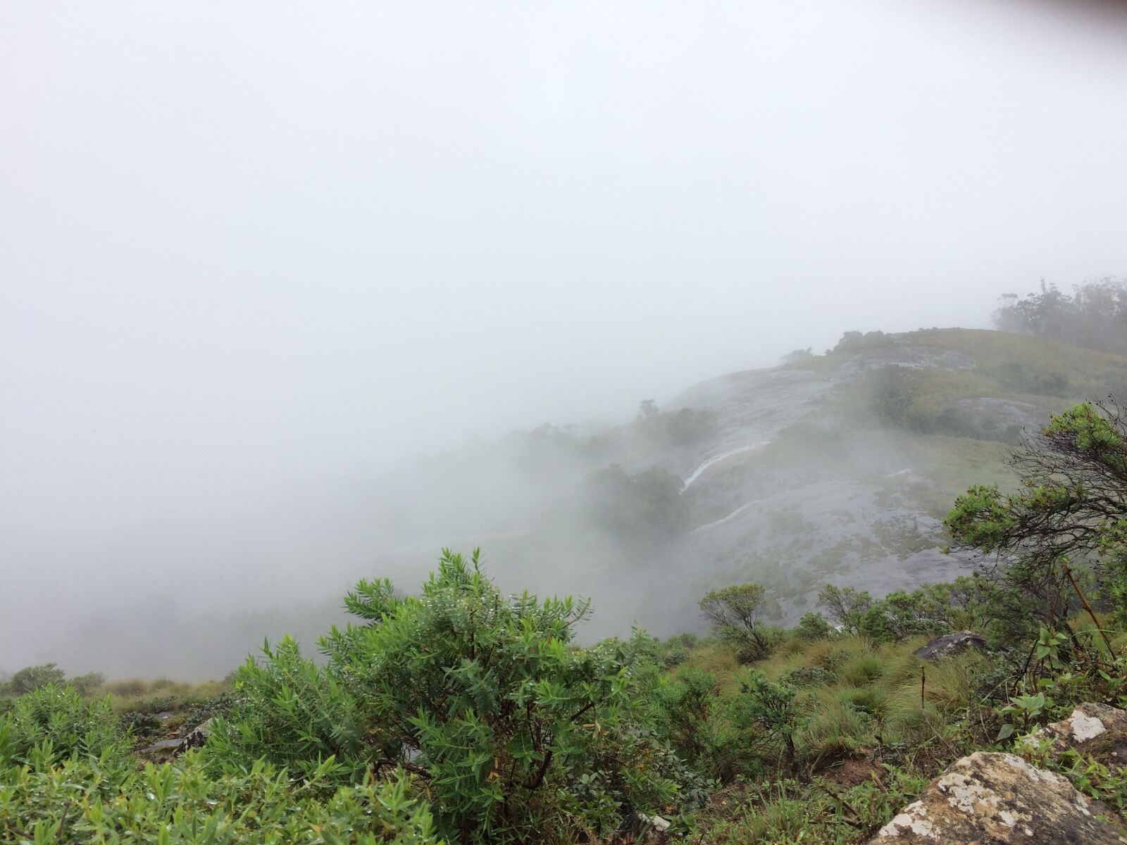Apple iPhone 5s sample photo. Fog, mountain photography