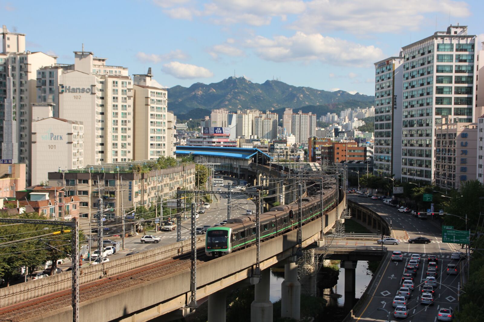 Canon EOS 600D (Rebel EOS T3i / EOS Kiss X5) sample photo. Train, subway, republic of photography