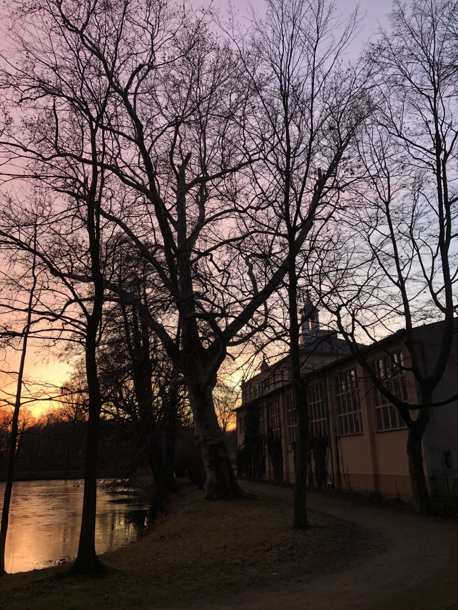 iPhone 8 Plus back dual camera 3.99mm f/1.8 sample photo. Castle, lake, sky photography