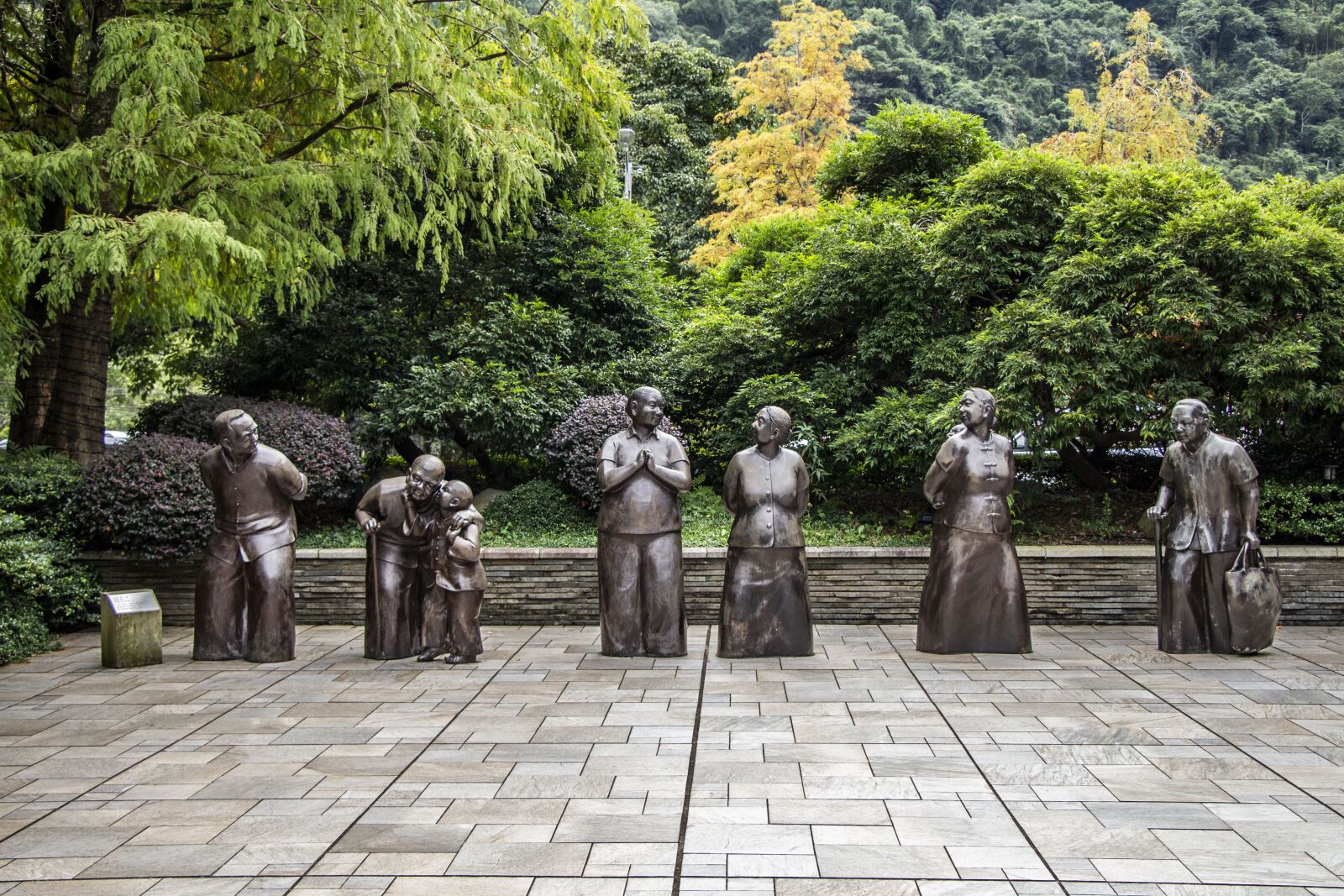 Canon EOS 700D (EOS Rebel T5i / EOS Kiss X7i) sample photo. Wait, stone carving, art photography