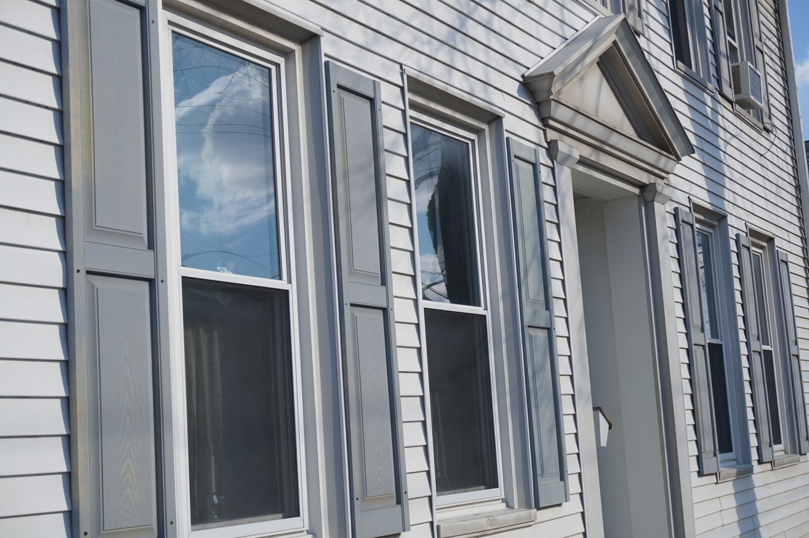 Sony E 16-50mm F3.5-5.6 PZ OSS sample photo. Window, windows, building photography