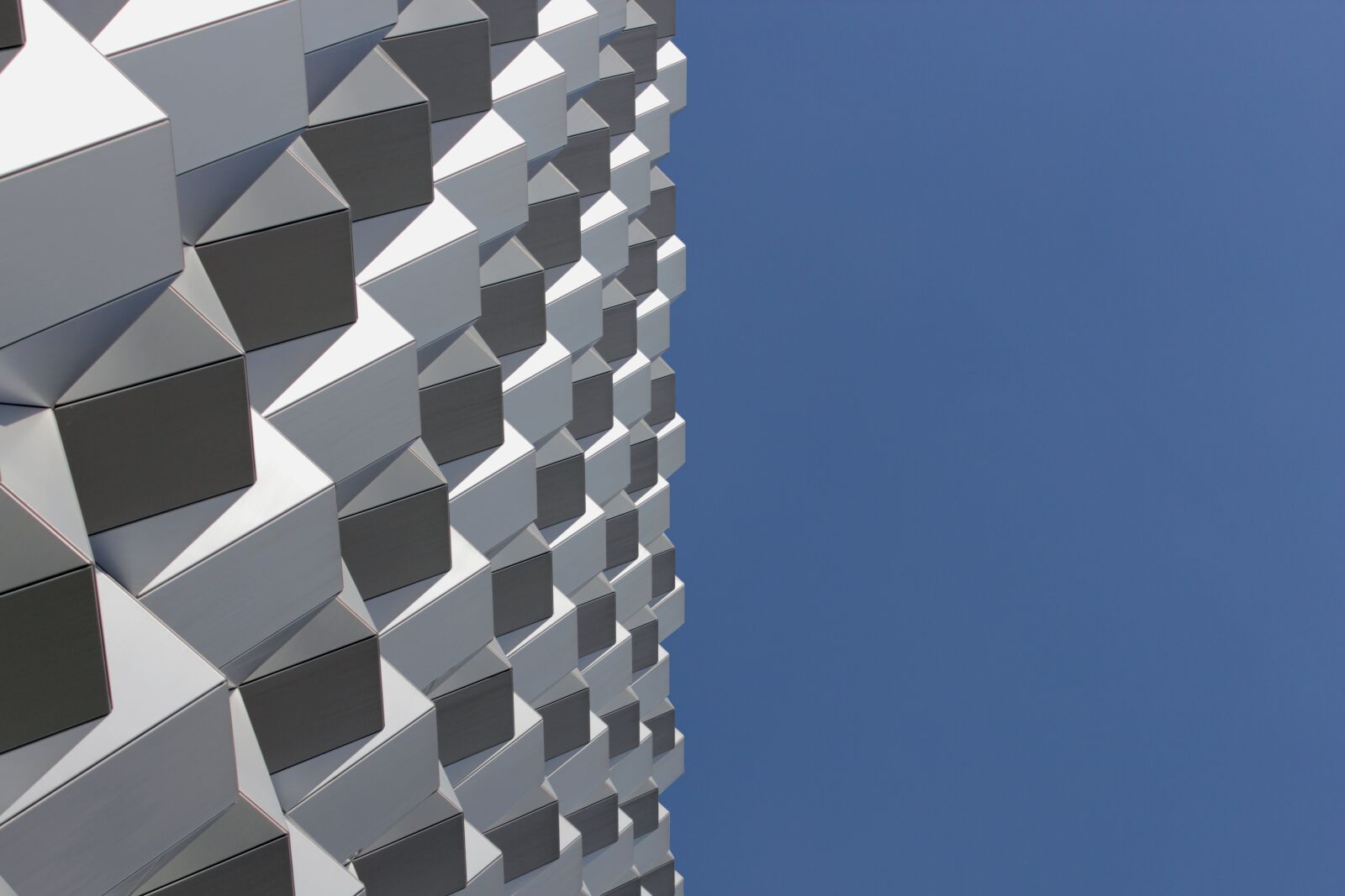 Canon EOS 600D (Rebel EOS T3i / EOS Kiss X5) sample photo. Abstract, urban, architecture photography