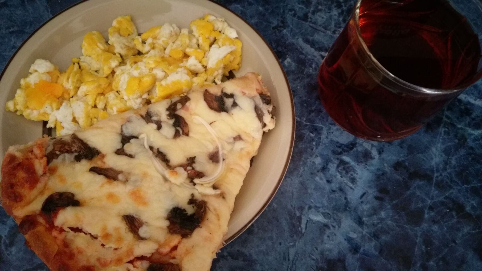 HTC ONE A9 sample photo. Breakfast, eggs, leftovers, pizza photography