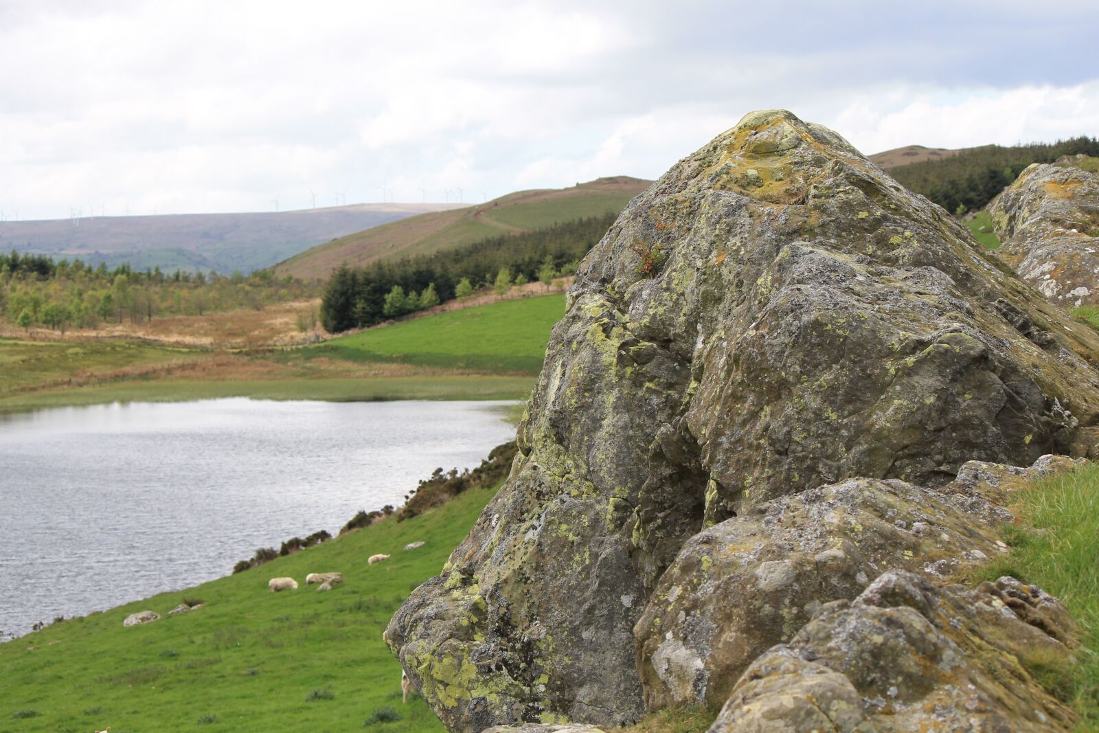 Canon EOS 1100D (EOS Rebel T3 / EOS Kiss X50) sample photo. Wales, lake, rock photography