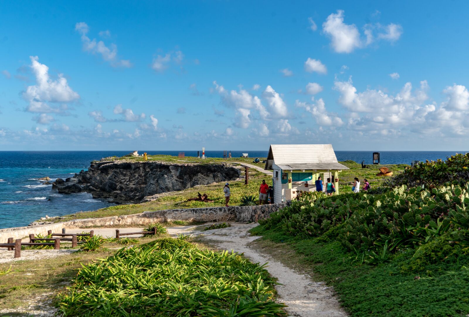Sony a7R II + Sony FE 24-240mm F3.5-6.3 OSS sample photo. Isla mujeres, mexico, cliffs photography
