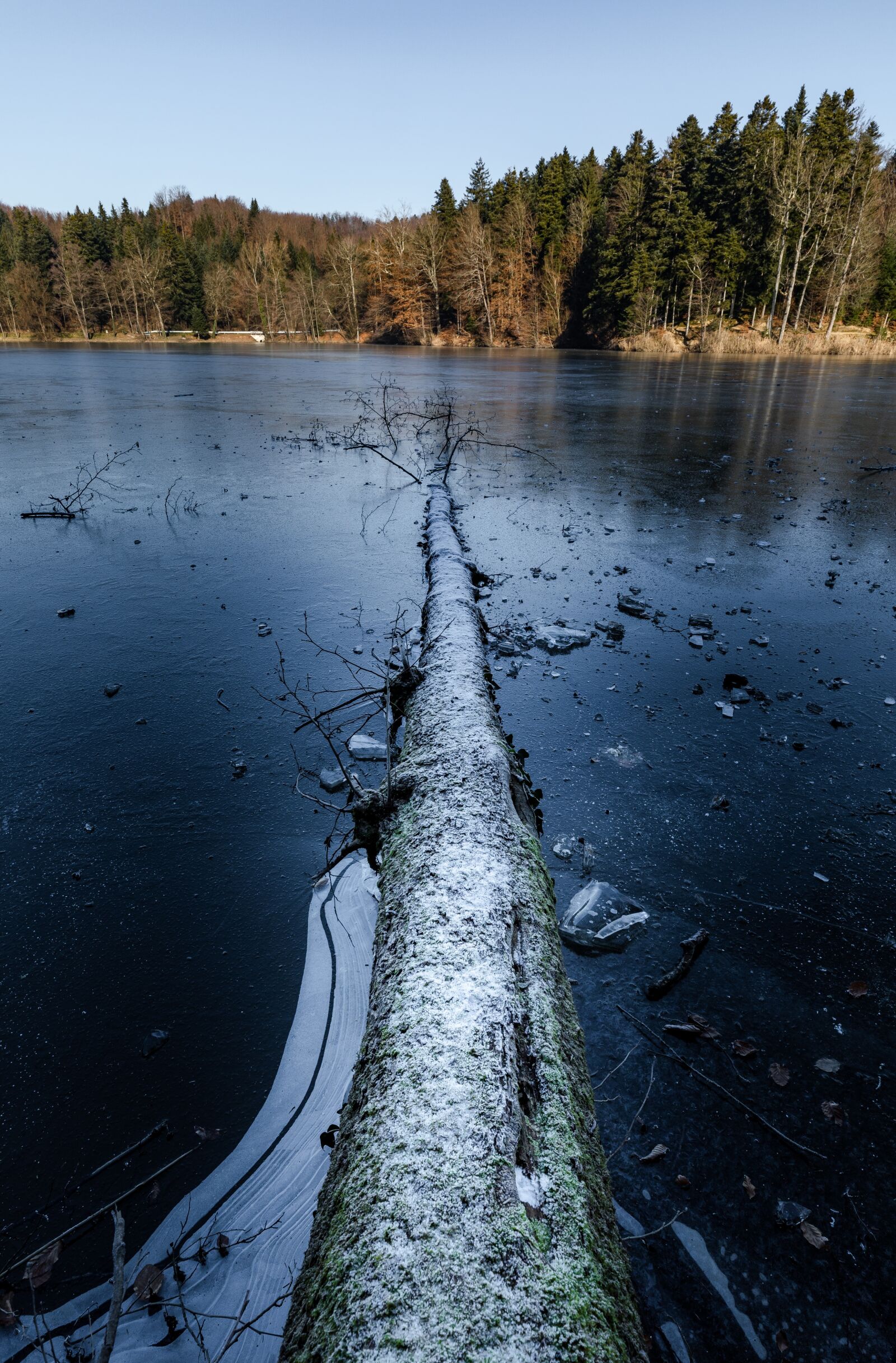 Canon EOS 5D Mark IV + Canon EF 16-35mm F2.8L III USM sample photo. Frozen, ice, lake photography