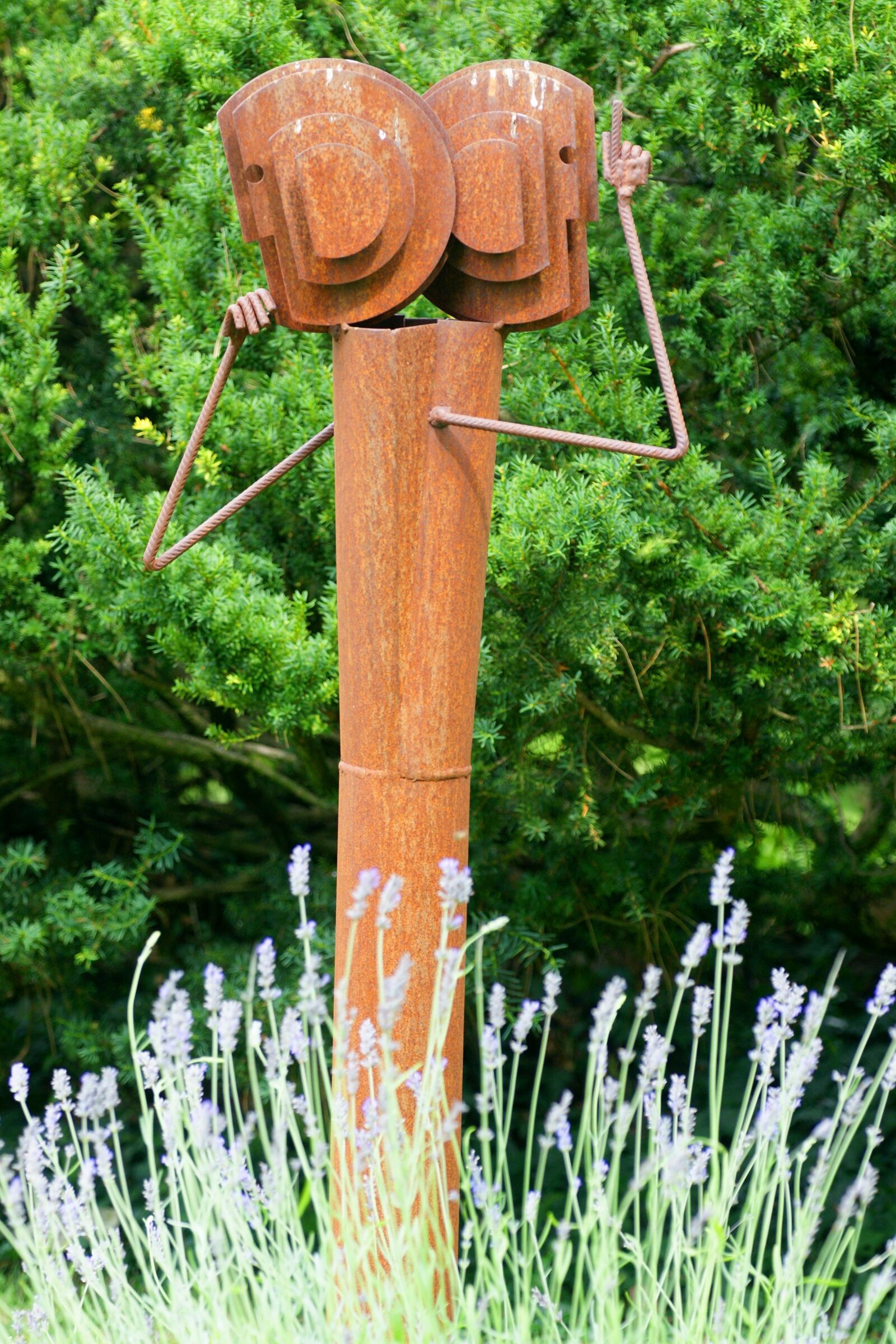 Sony Alpha DSLR-A700 sample photo. Sculpture, pair, rust photography
