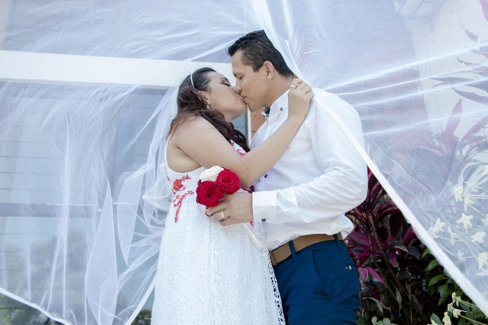 Canon EOS 70D sample photo. Kiss, love, couple photography