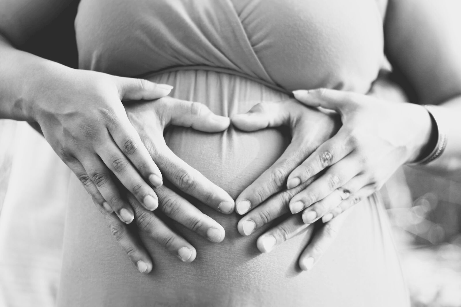 Canon EF 50mm F1.8 II sample photo. Pregnancy, black and white photography