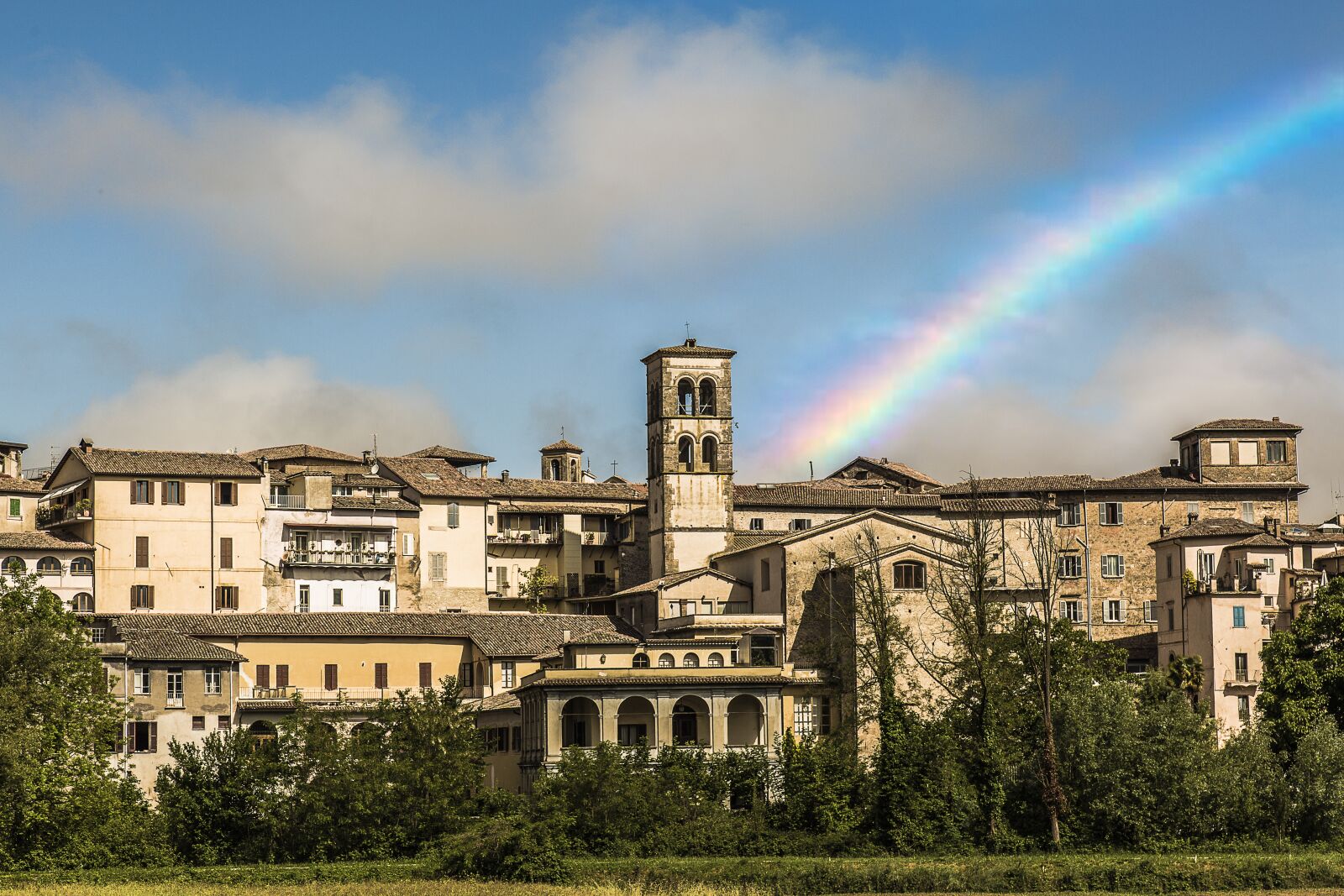 Canon EF 24-105mm F4L IS USM sample photo. Rieti, city, rainbows photography