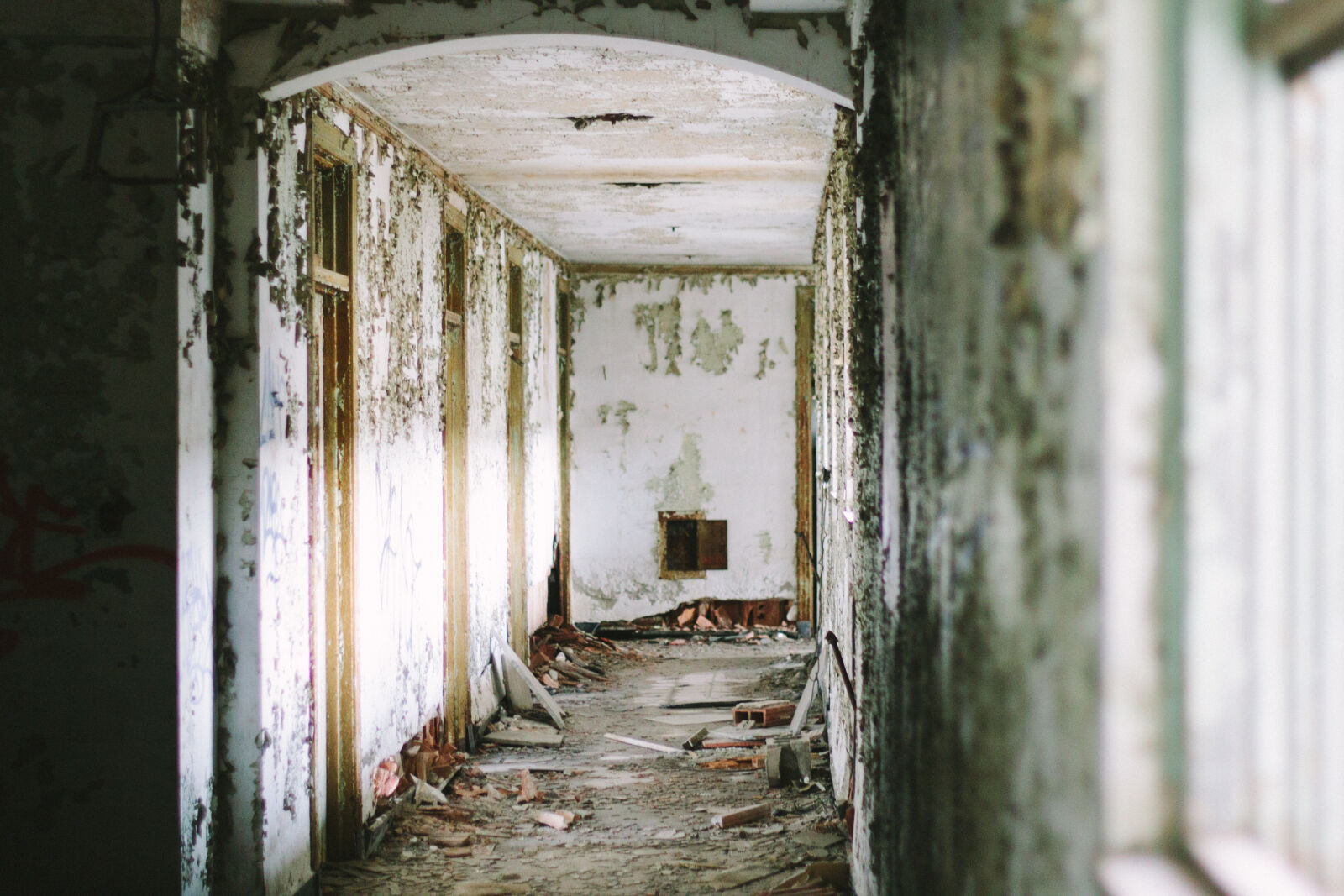 Canon EF 50mm F1.8 II sample photo. Abandoned, building, decay, dirty photography