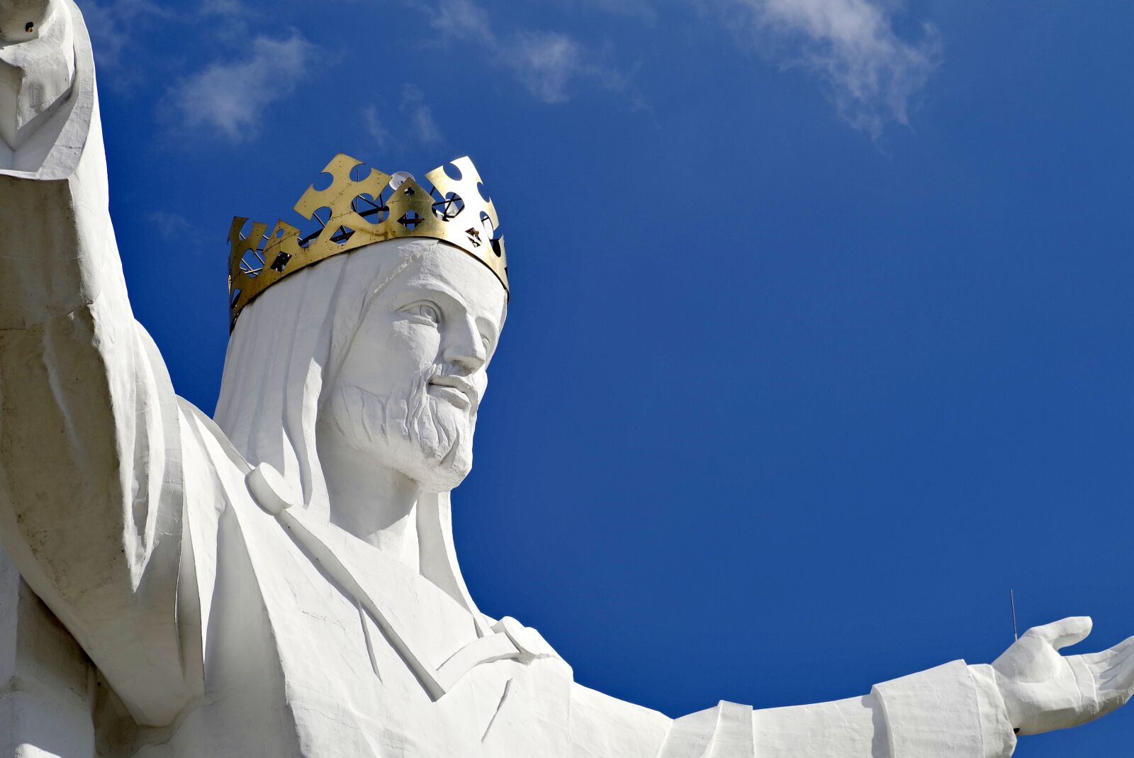 Pentax K-S2 sample photo. Jesus, sculpture, enormous photography