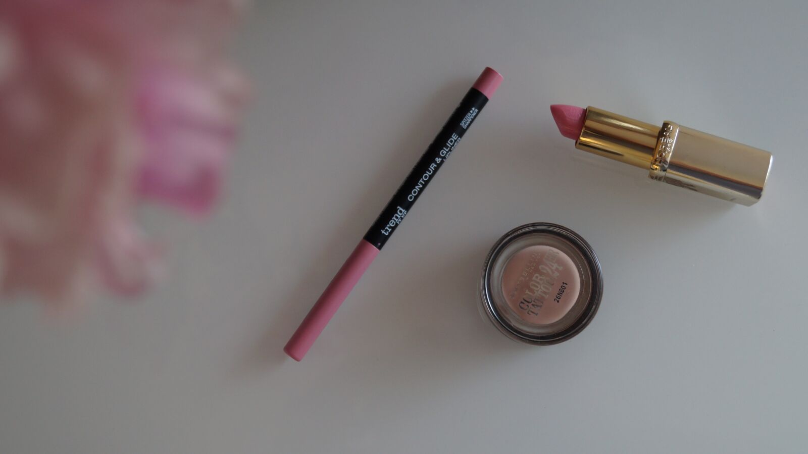 Sony SLT-A37 + Sony DT 18-55mm F3.5-5.6 SAM sample photo. Beauty, pink, lipstick photography