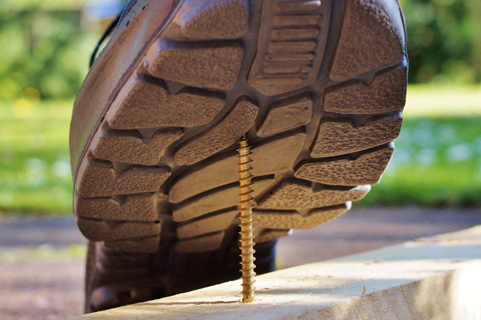 Sony DT 18-70mm F3.5-5.6 sample photo. Safety shoes, osh, screw photography