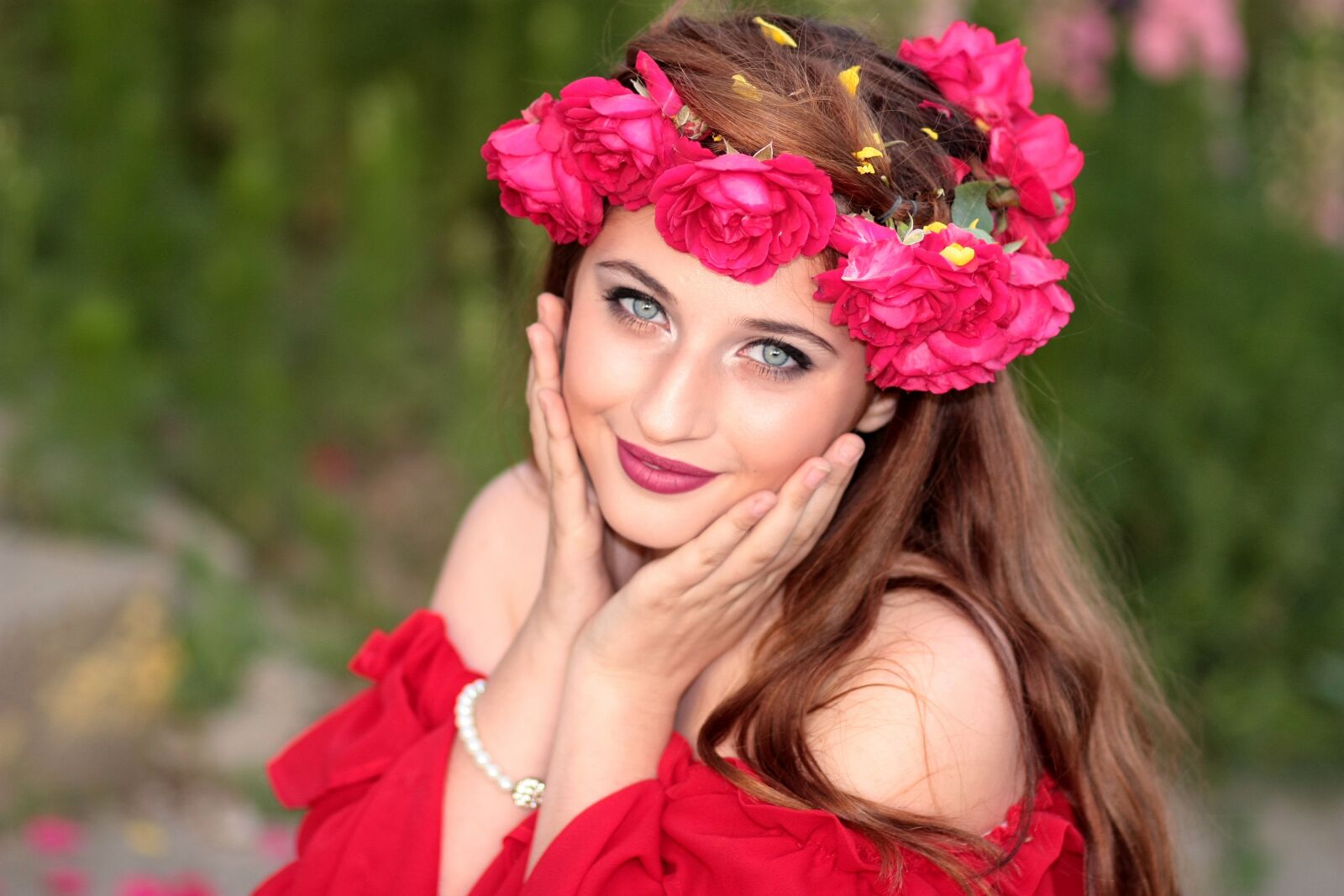 Canon EOS 450D (EOS Rebel XSi / EOS Kiss X2) sample photo. Girl, flowers, wreath photography