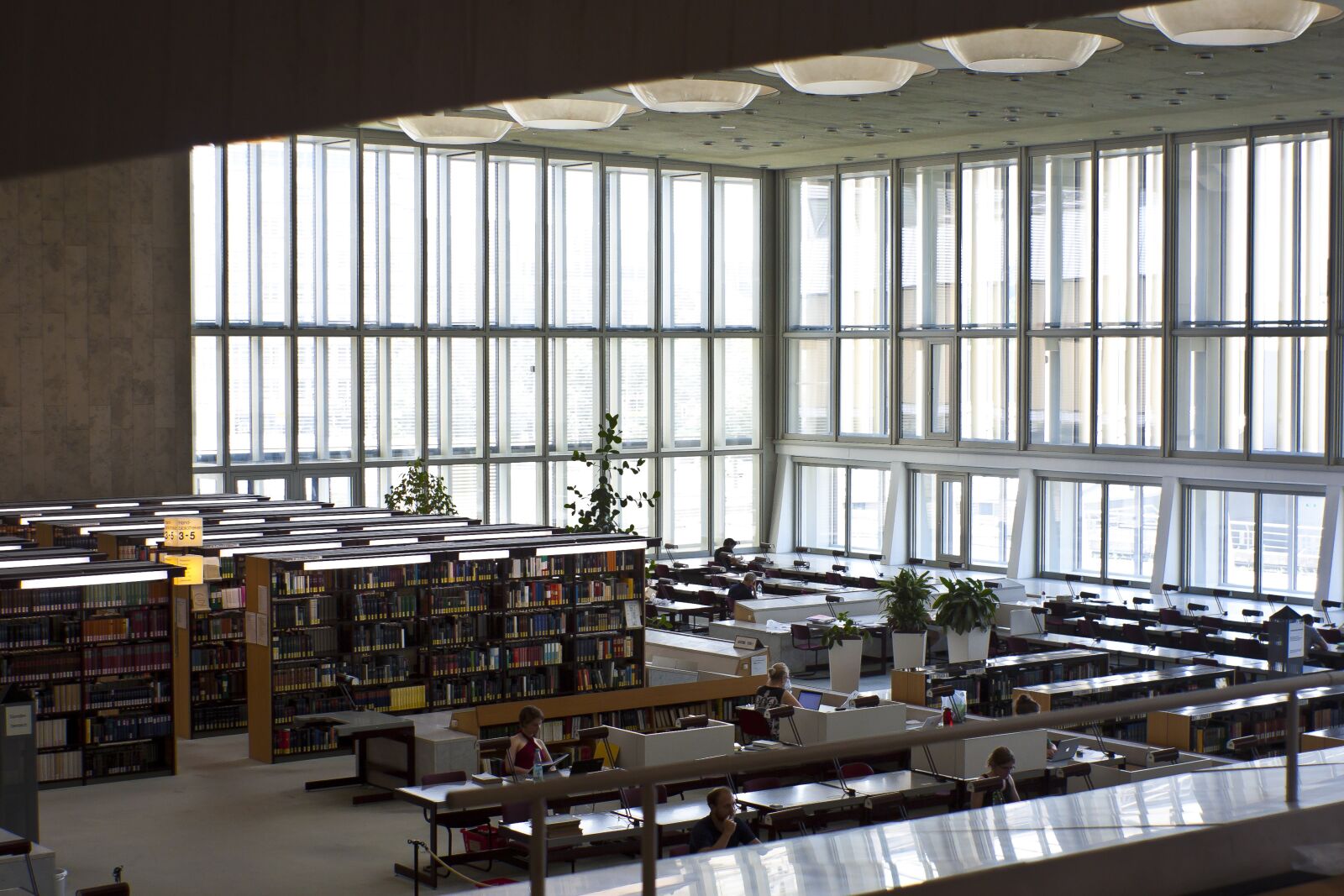 Canon EOS 450D (EOS Rebel XSi / EOS Kiss X2) sample photo. State library, berlin, haus photography