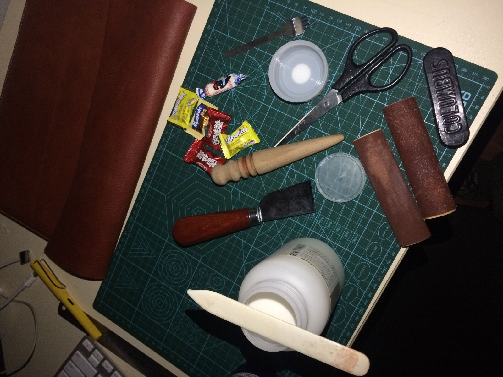 Apple iPhone 5s sample photo. Scissors, cowhide, edge grinding photography
