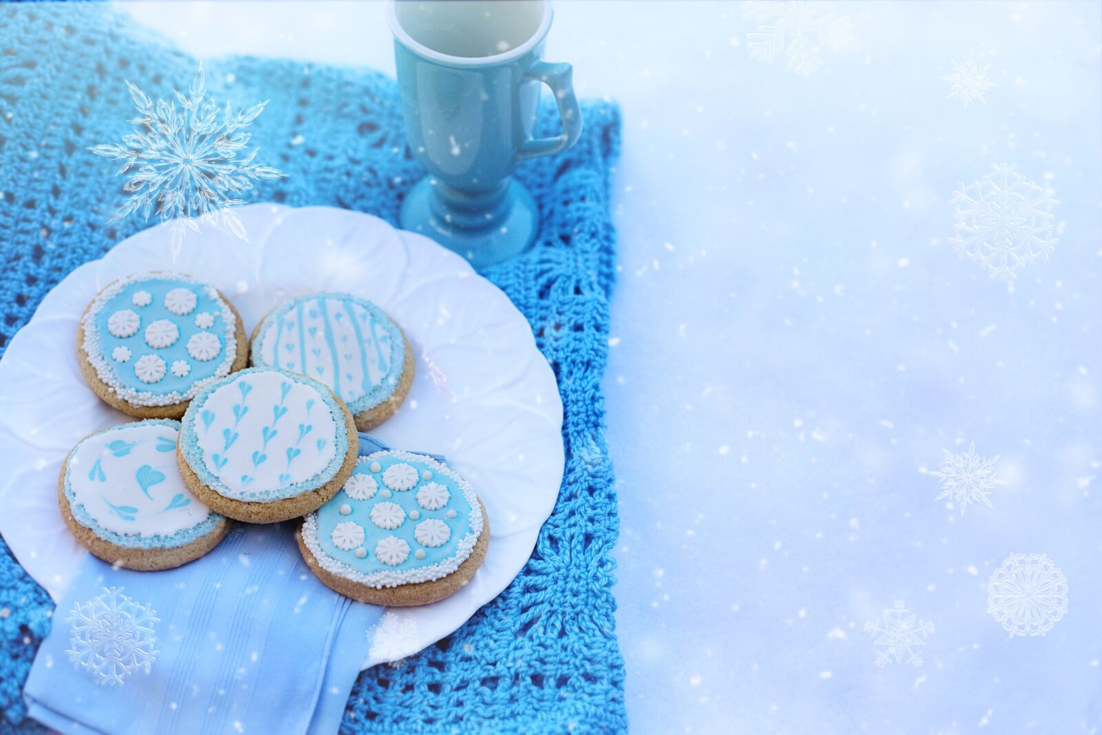 Canon EF 50mm F1.4 USM sample photo. Snowflake cookies, winter, cold photography