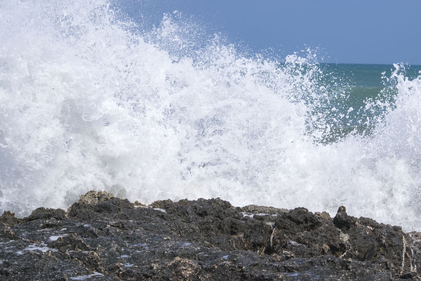 Nikon D5300 sample photo. Sea, rock, waves photography