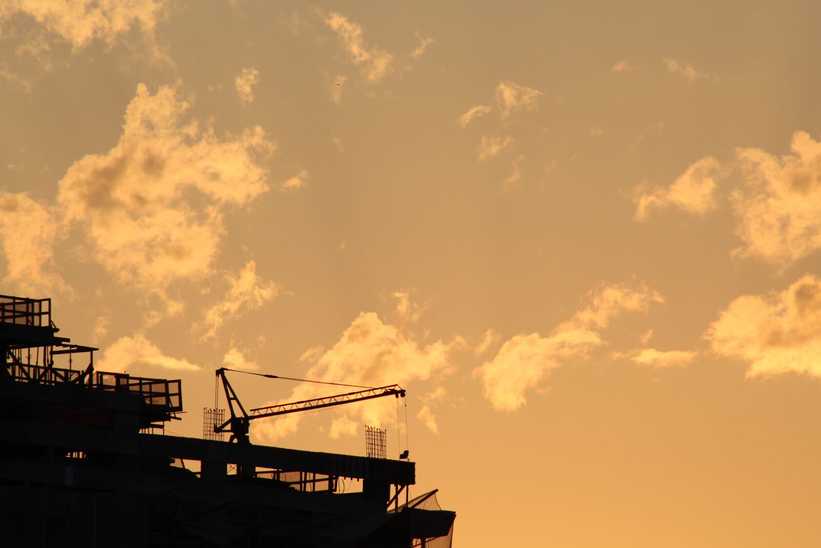 Canon EOS 1300D (EOS Rebel T6 / EOS Kiss X80) sample photo. Building, construction, by sunsets photography