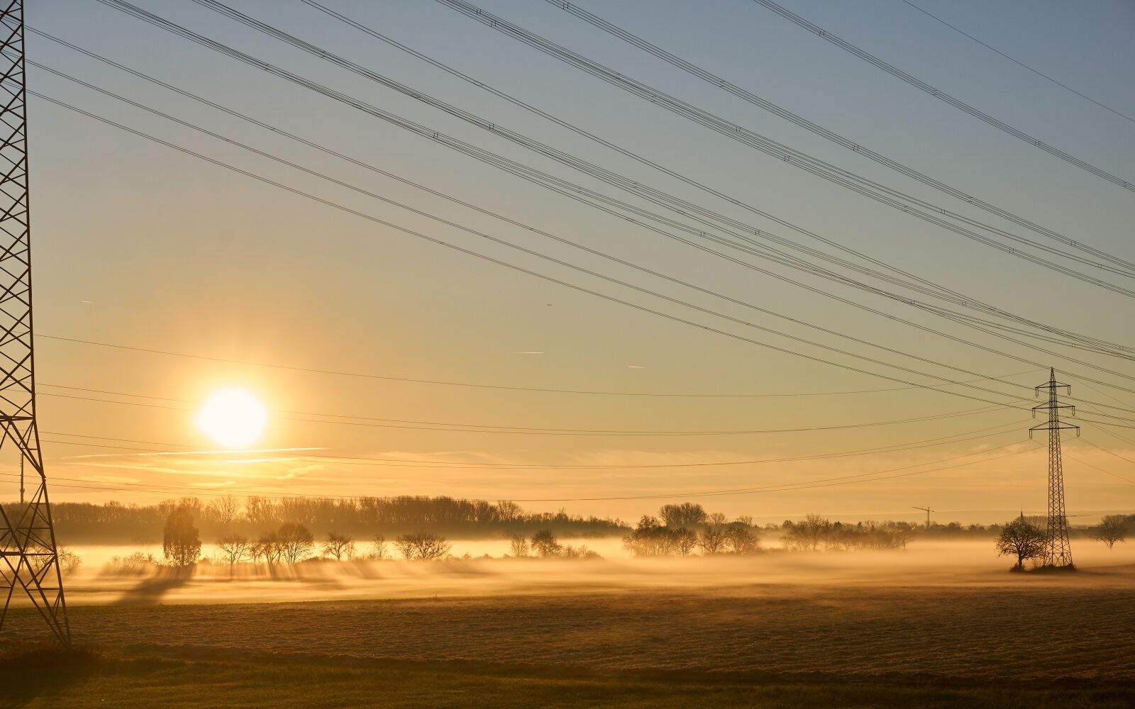 Sony a6000 + Sony E PZ 16-50 mm F3.5-5.6 OSS (SELP1650) sample photo. Sunrise, fog, autumn photography