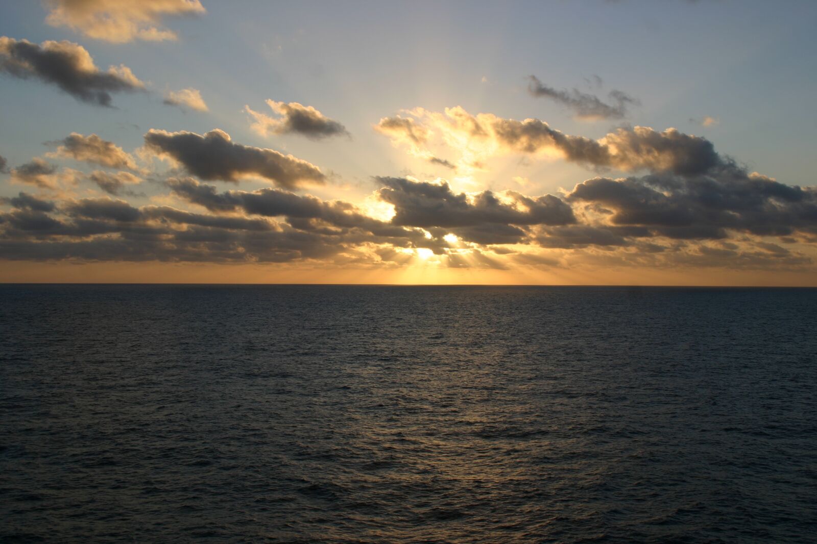 Canon EOS 300D (EOS Digital Rebel / EOS Kiss Digital) sample photo. Ocean, sunset, water photography