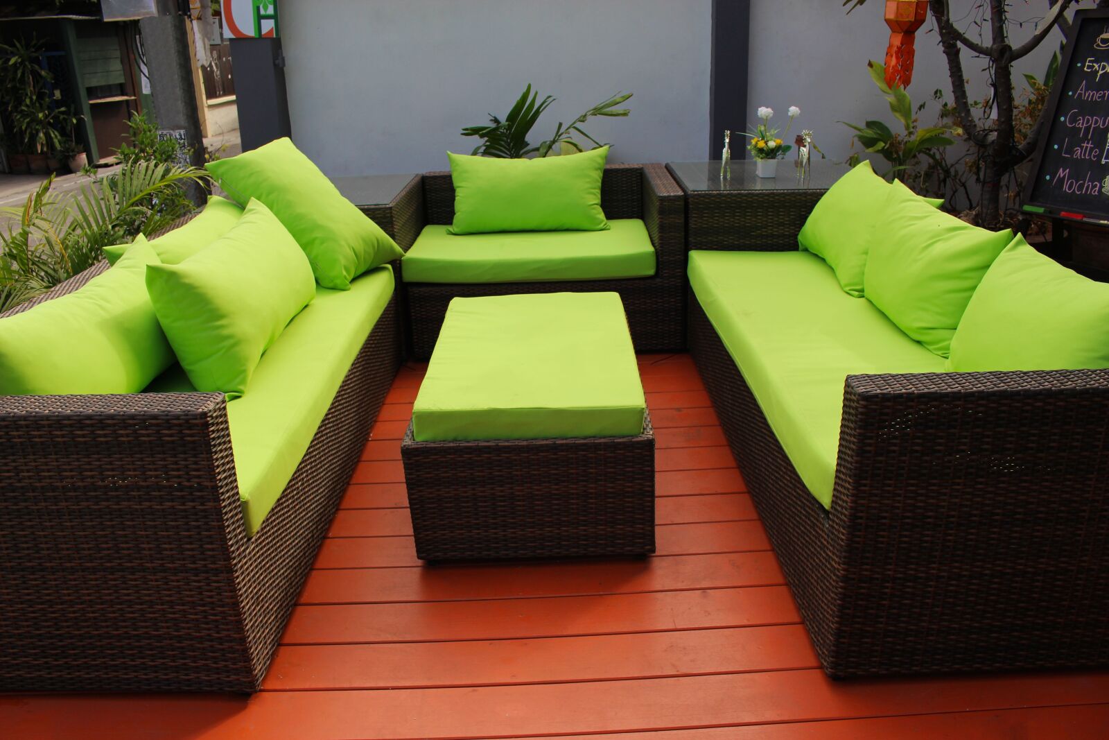 Canon EOS 700D (EOS Rebel T5i / EOS Kiss X7i) sample photo. Seating, chairs, furniture photography