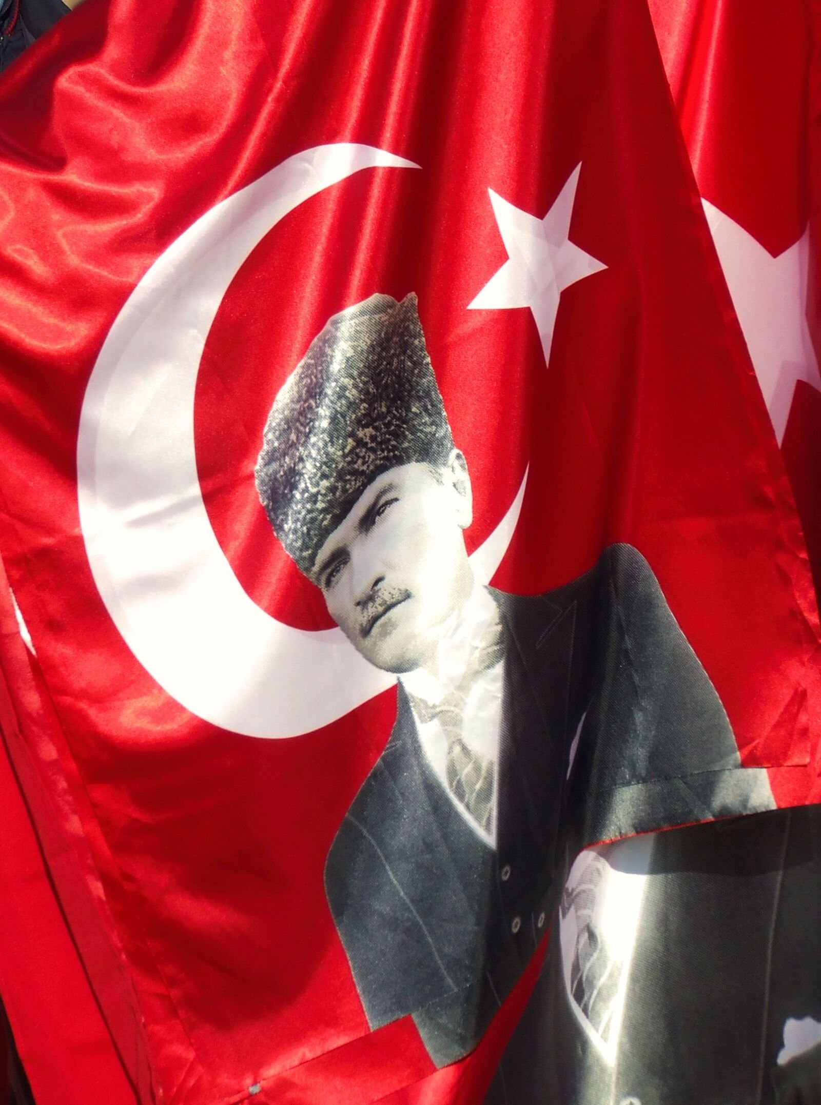 Fujifilm FinePix S5600 sample photo. Turkey, istanbul, flag photography