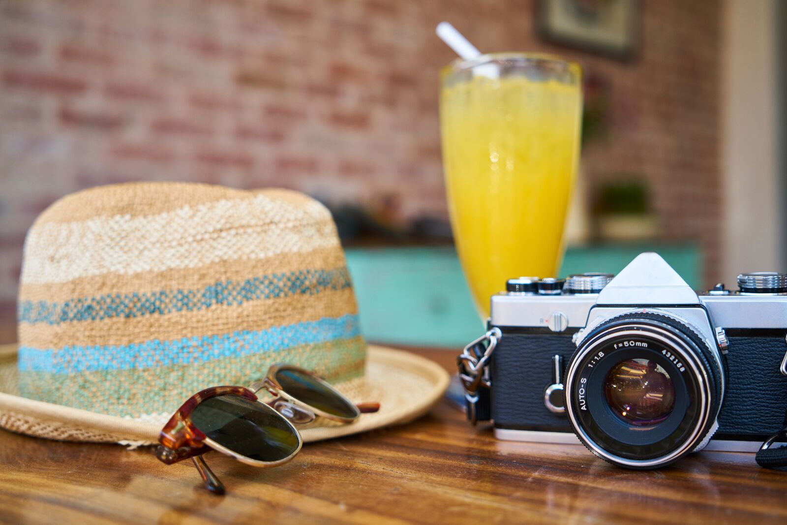 Sony a7R II sample photo. Old, camera, lens photography