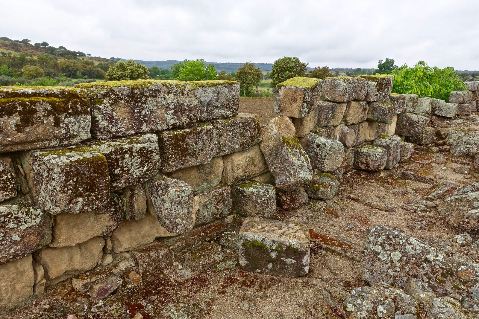 Sony Cyber-shot DSC-RX100 III sample photo. Stone wall, blocks, broken photography