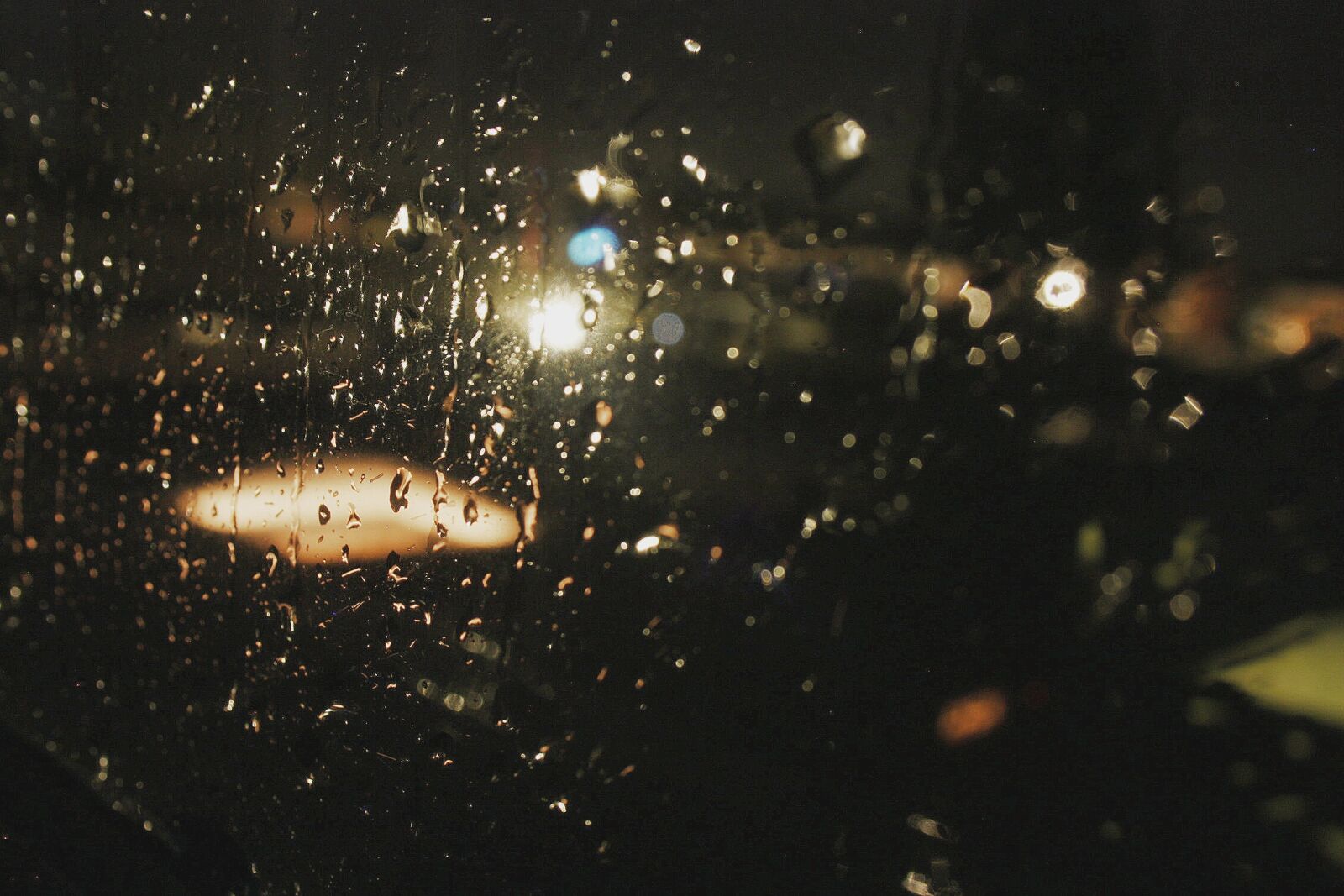 Canon EOS 450D (EOS Rebel XSi / EOS Kiss X2) sample photo. Lights, nights, rainy photography