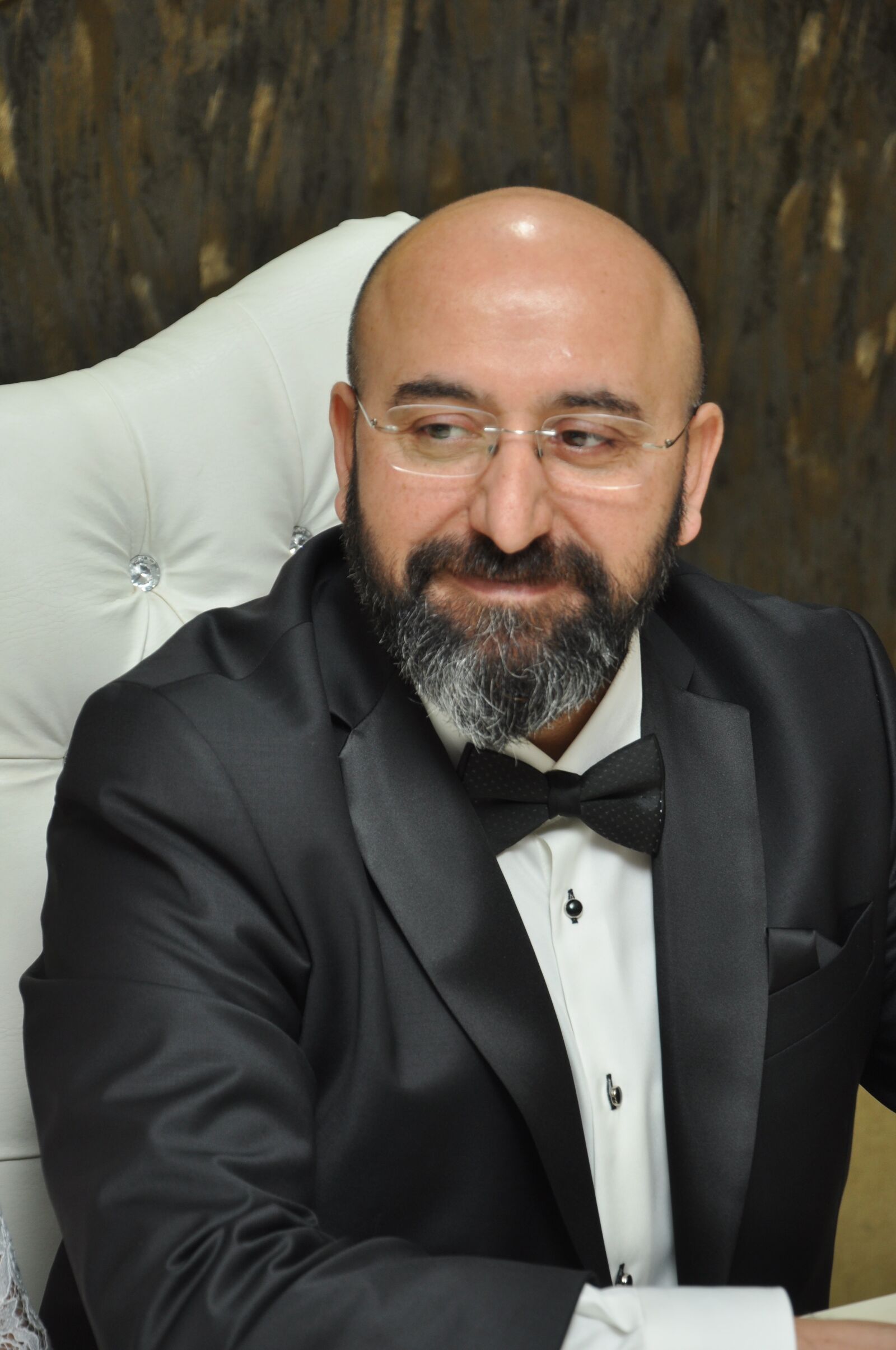 Nikon D90 sample photo. Man, suit, wedding photography