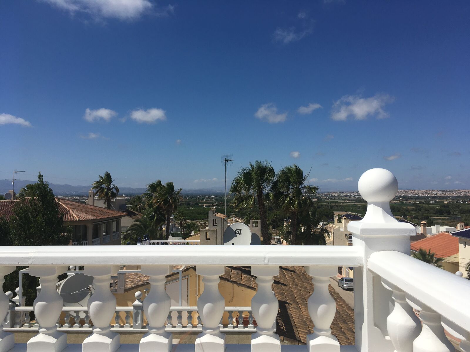 iPhone SE back camera 4.15mm f/2.2 sample photo. Spain, sun, summer photography