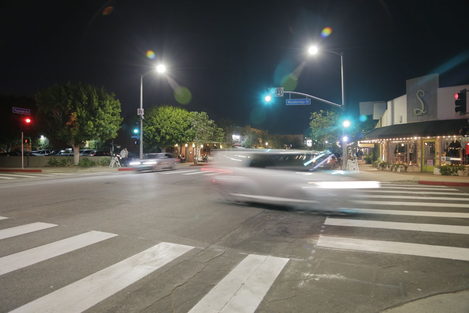 Canon EOS 6D + Canon EF 24-105mm F4L IS USM sample photo. Night, city, cars photography