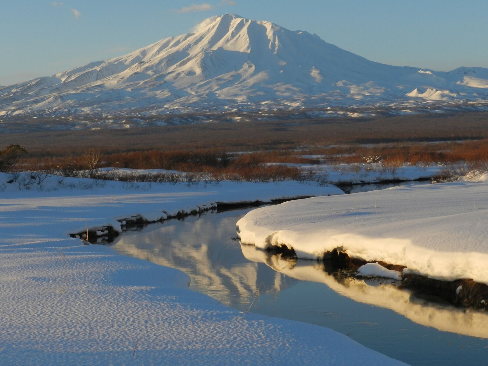 Nikon Coolpix P500 sample photo. Volcano, river, bend photography